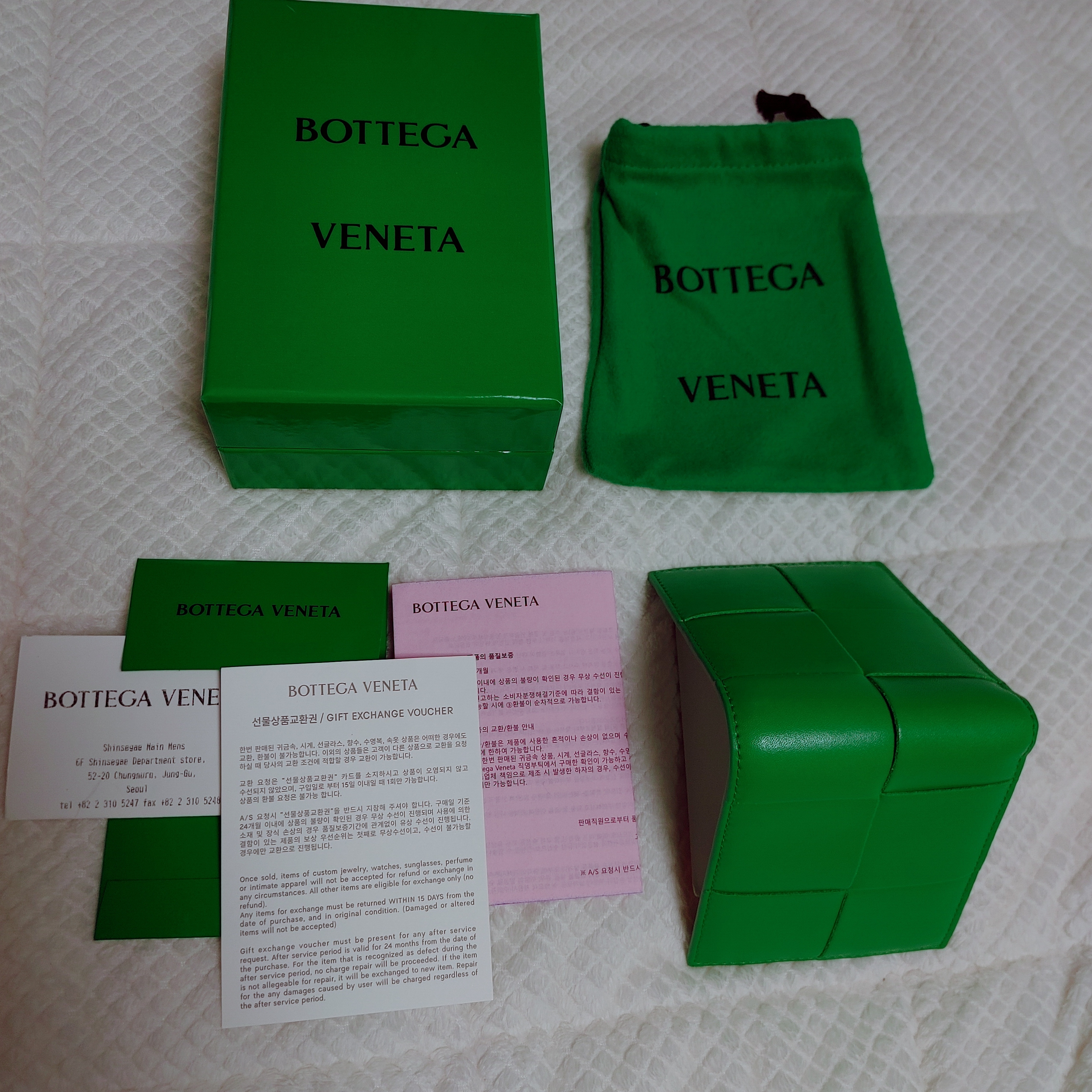 Bottega Veneta Bi-Fold Wallet Parakeet 착용 스타일 - 3