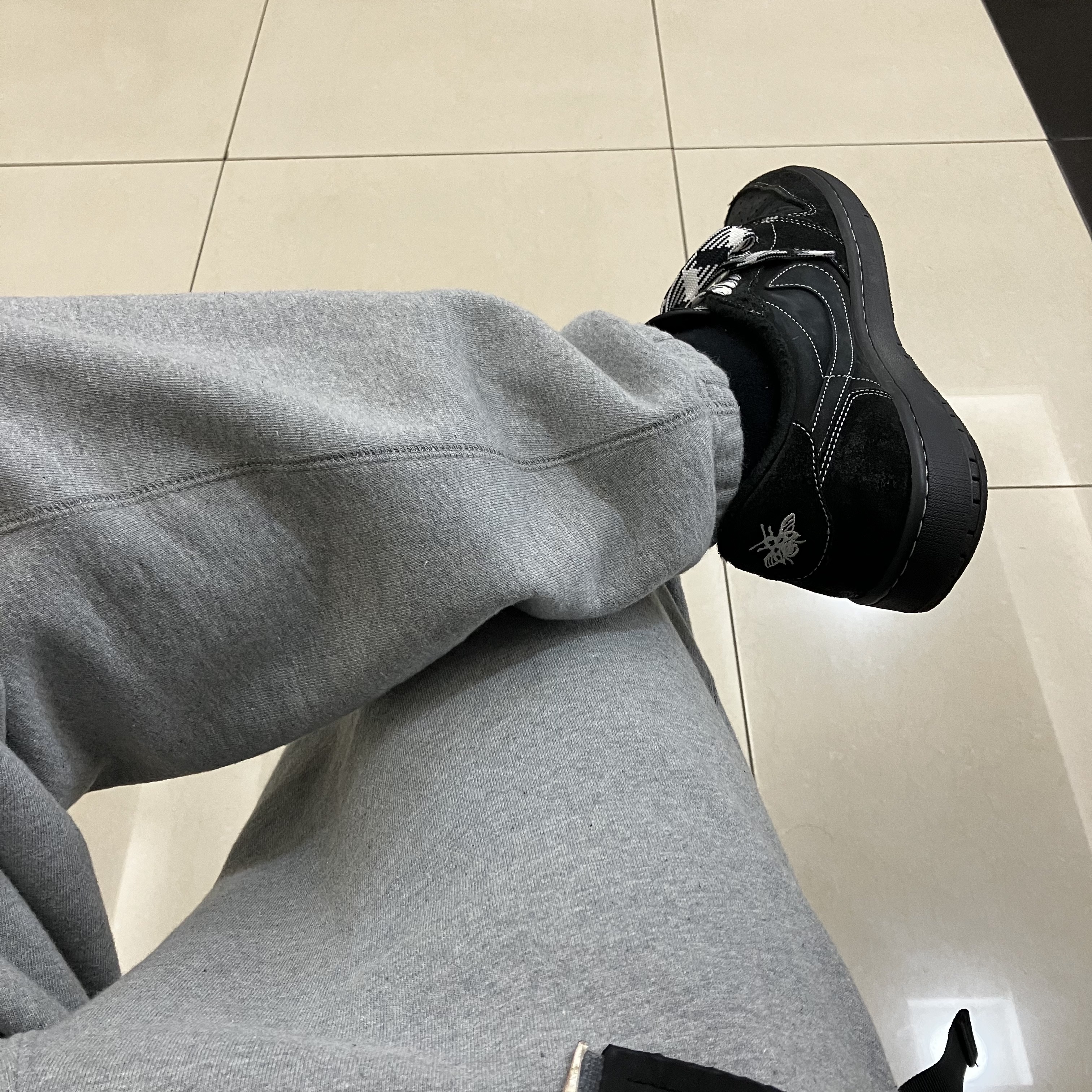 Nike x Stussy NRG RA Fleece Pants Dark Grey Heather (DJ9490-063), Nike x Stussy NRG BR LS Knit Top 착용 스타일 - 2