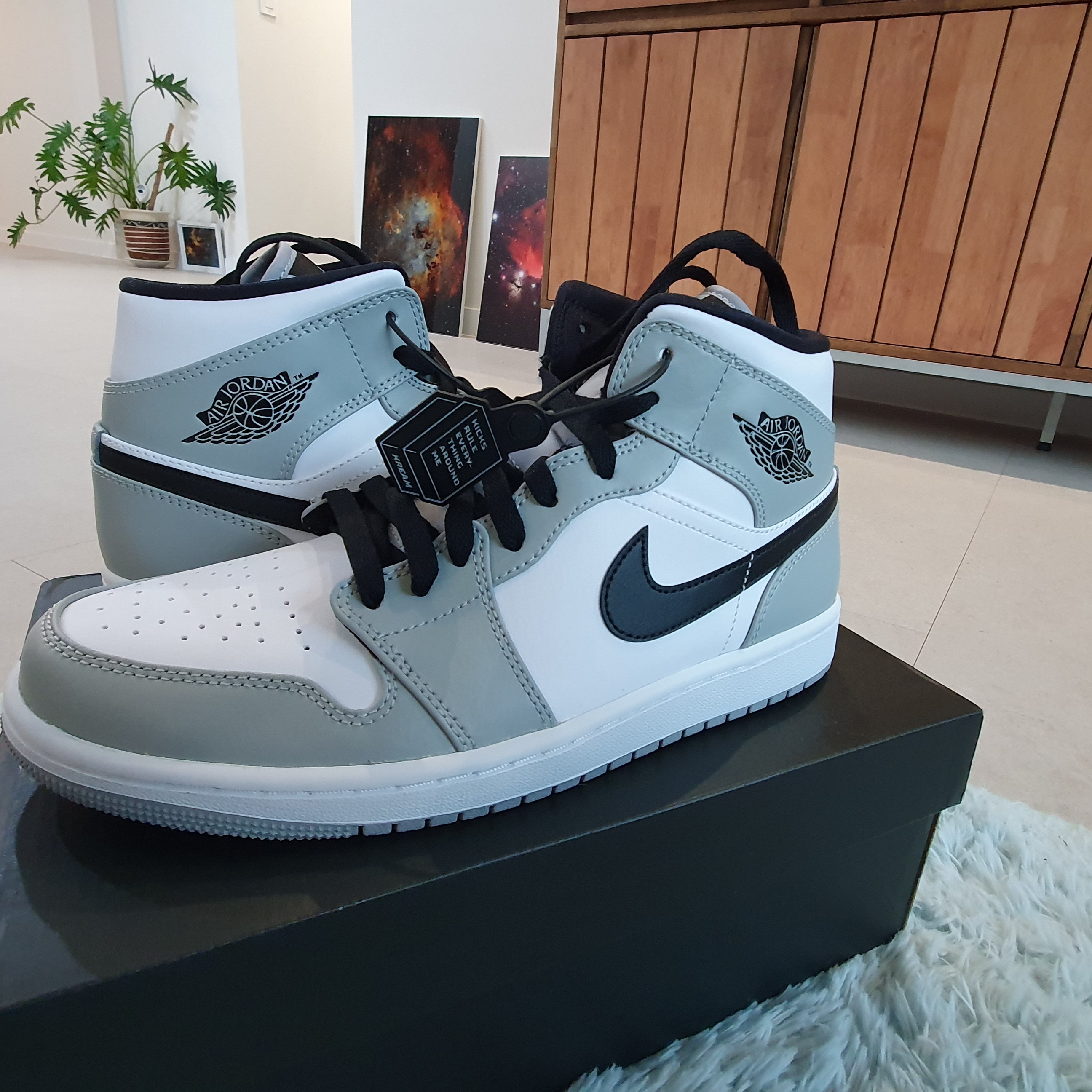 Jordan 1 Mid Light Smoke Grey 착용 스타일