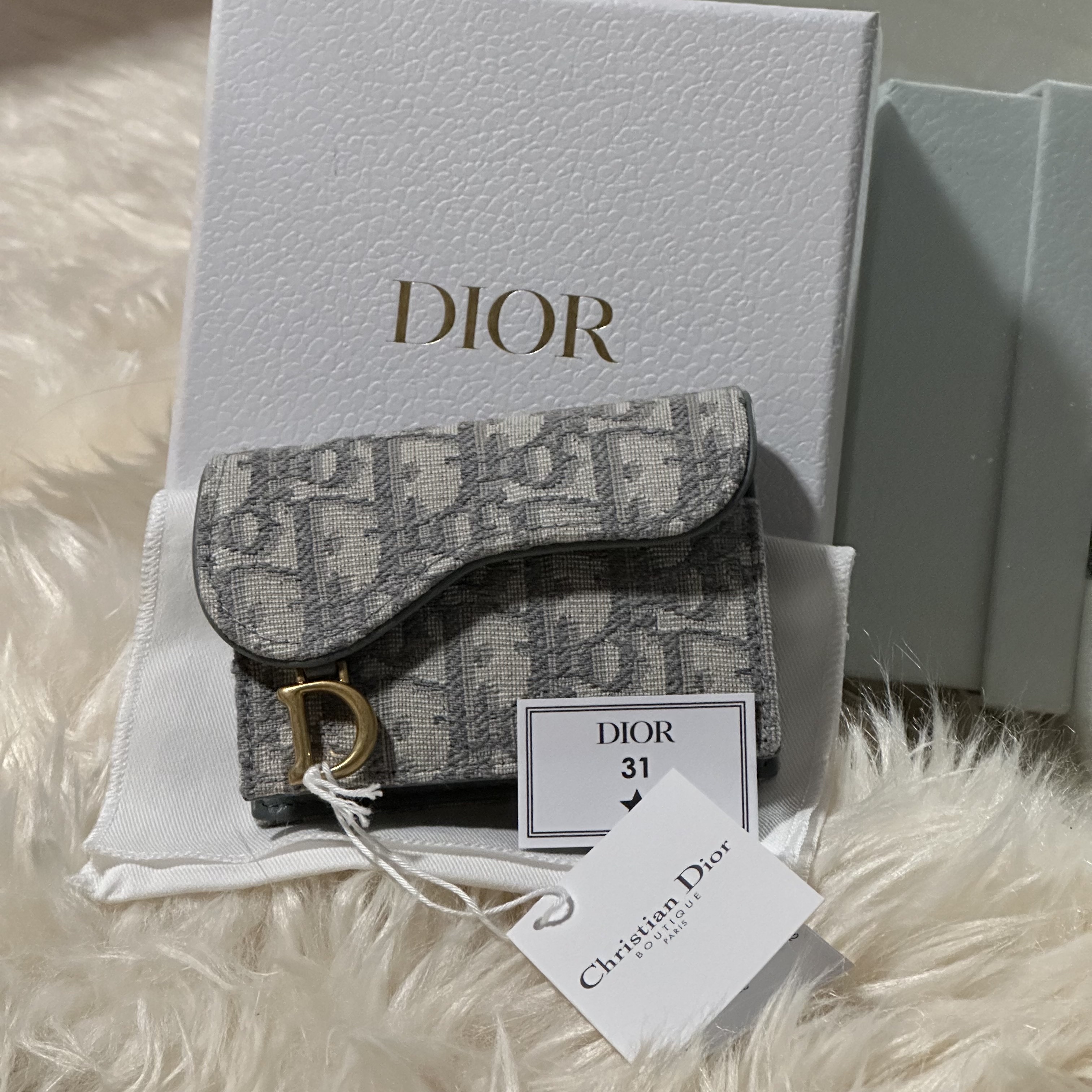 Dior Saddle Flap Card Holder Grey Dior Oblique Jacquard 착용 스타일 - 1