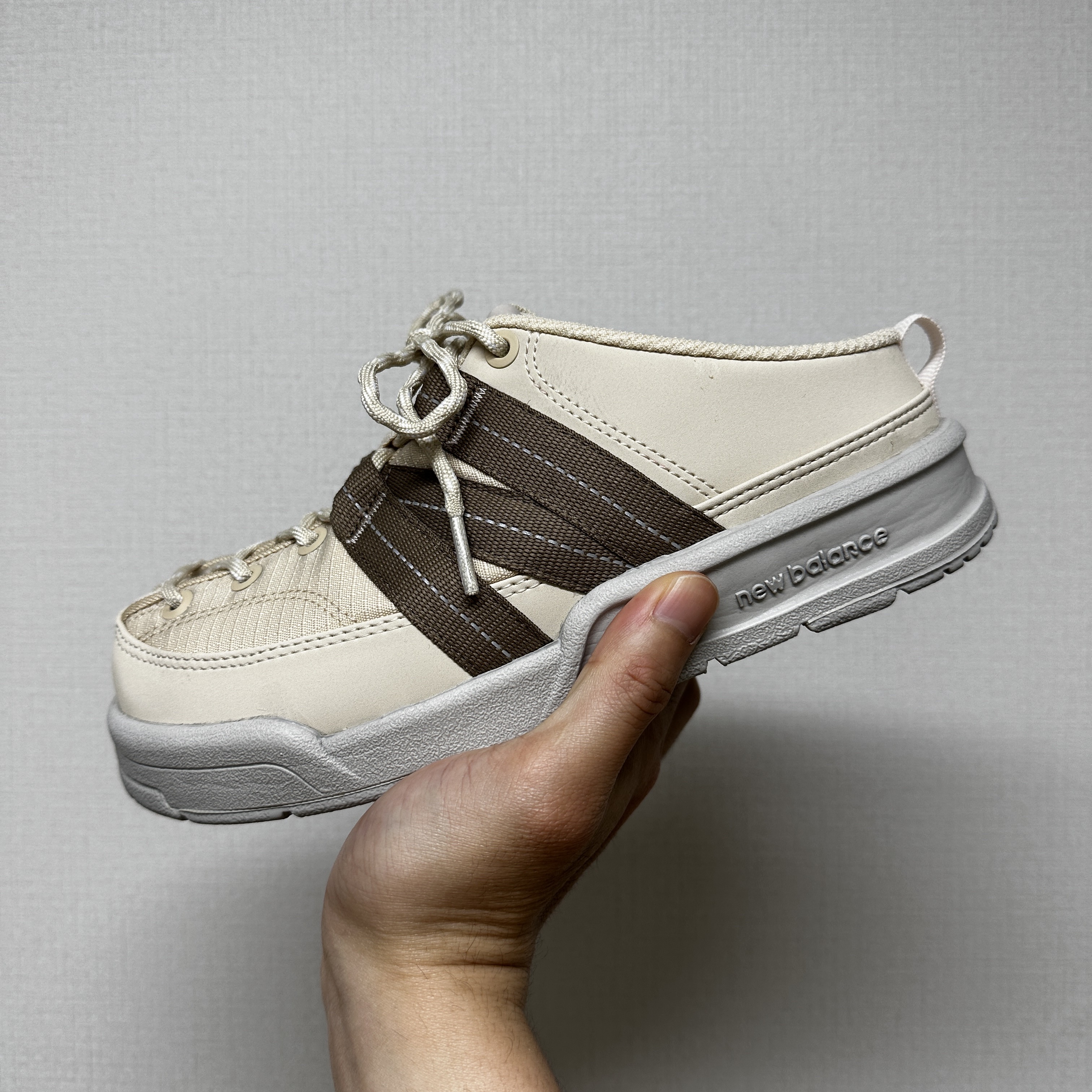 New Balance CRV Mule V2 Ivory 착용 스타일 - 2