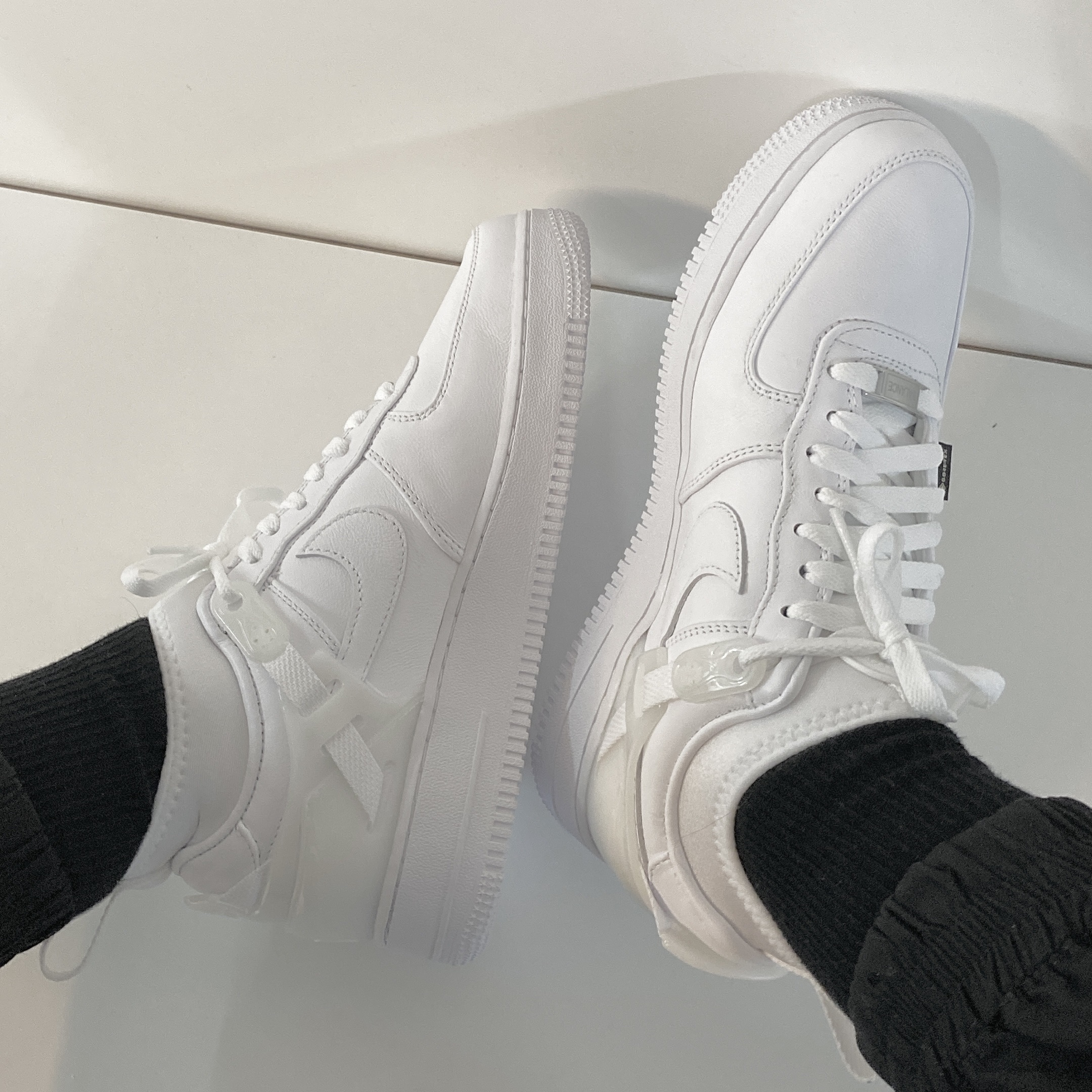 Nike x Undercover Air Force 1 Low SP White 착용 스타일 - 1