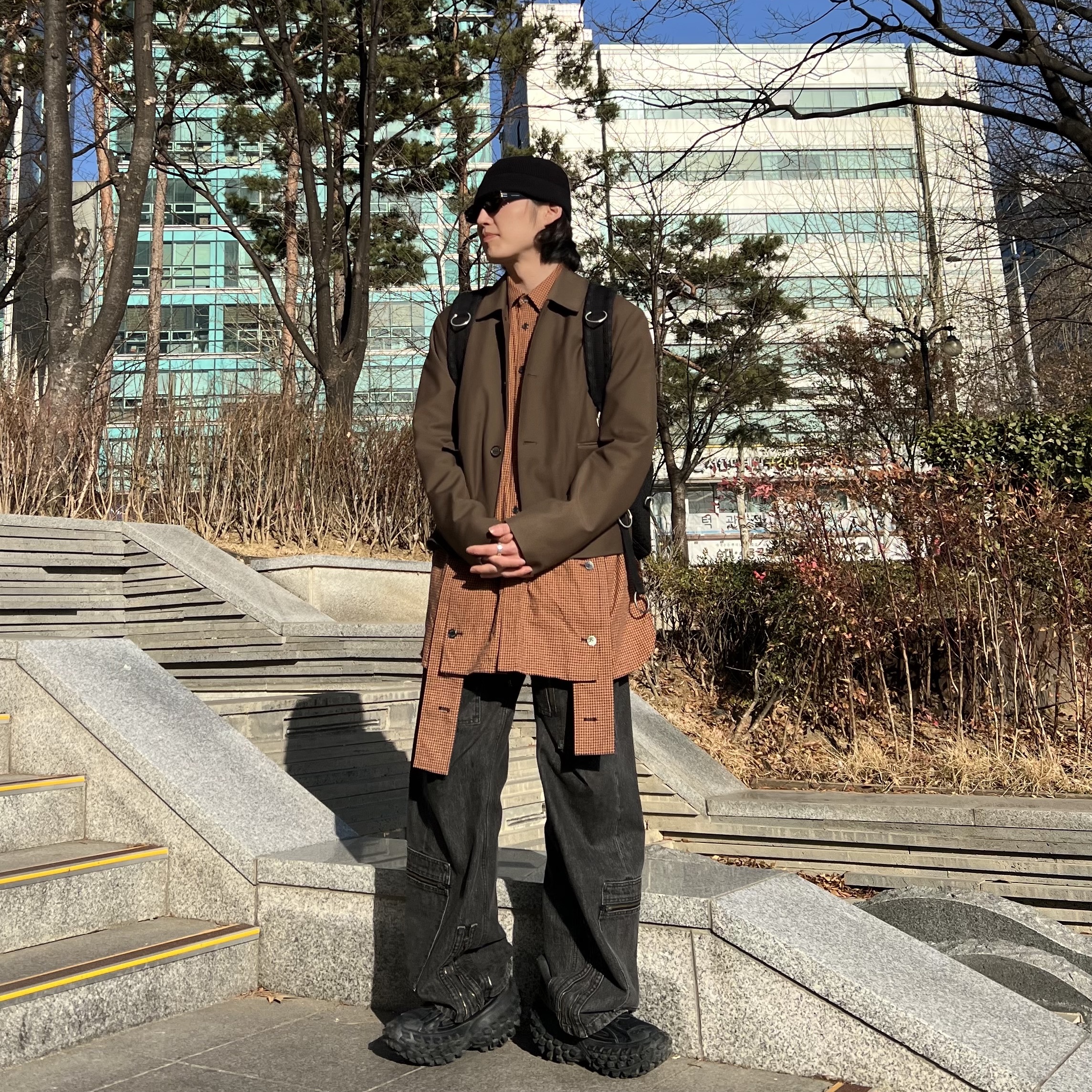 Balenciaga Defender Sneakers Black 착용 스타일 - 2