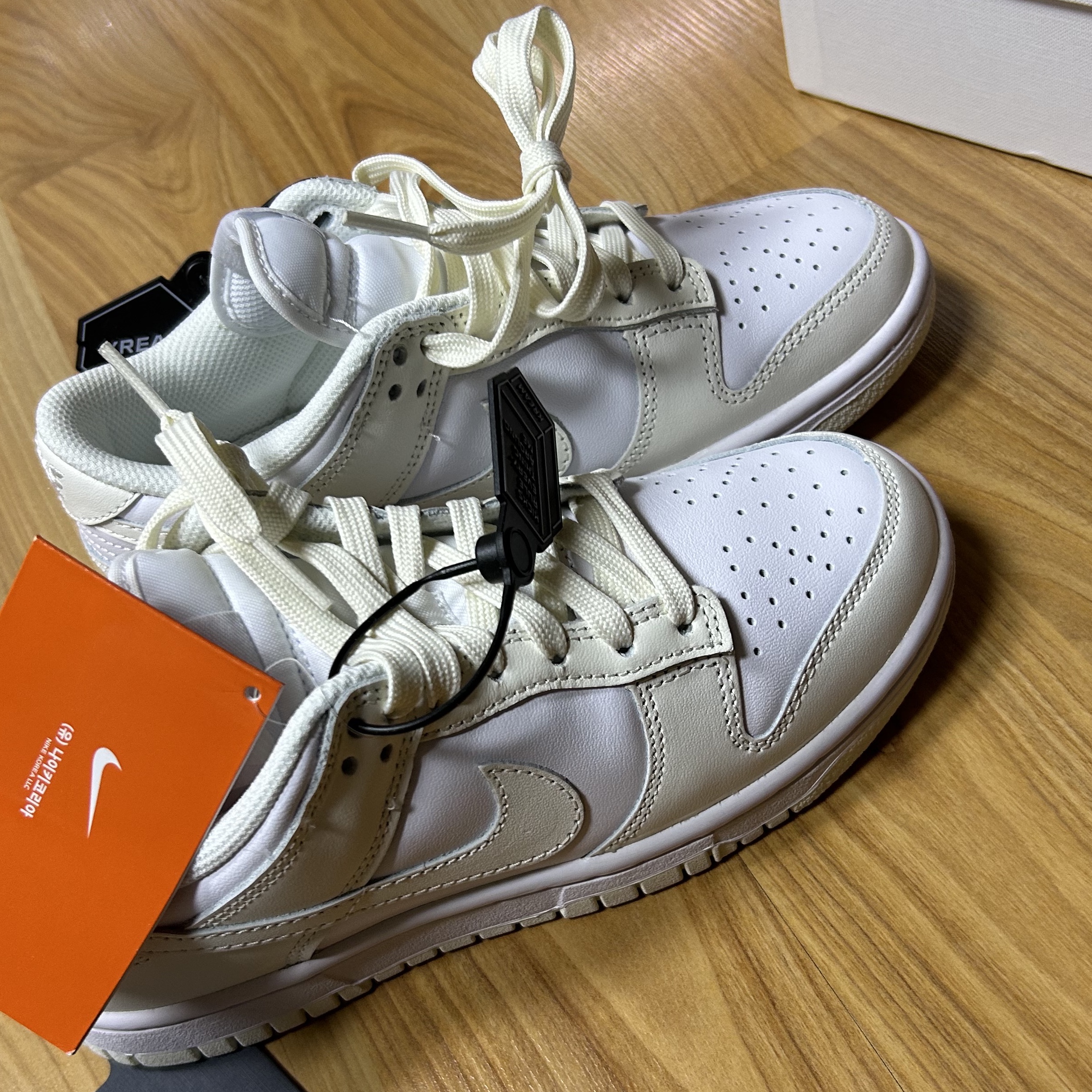 (W) Nike Dunk Low White and Sail 착용 스타일