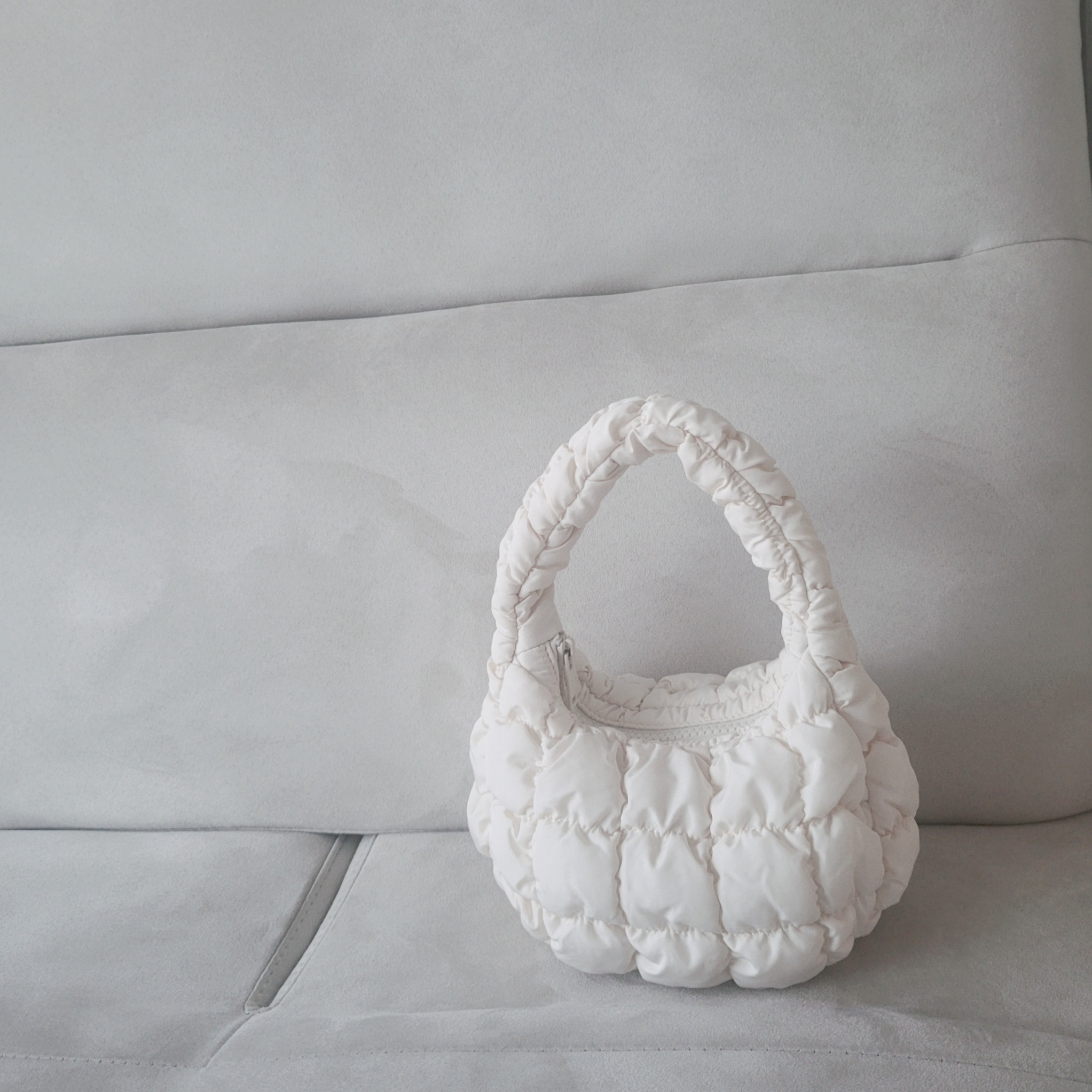 COS Quilted Micro Bag Off White 착용 스타일