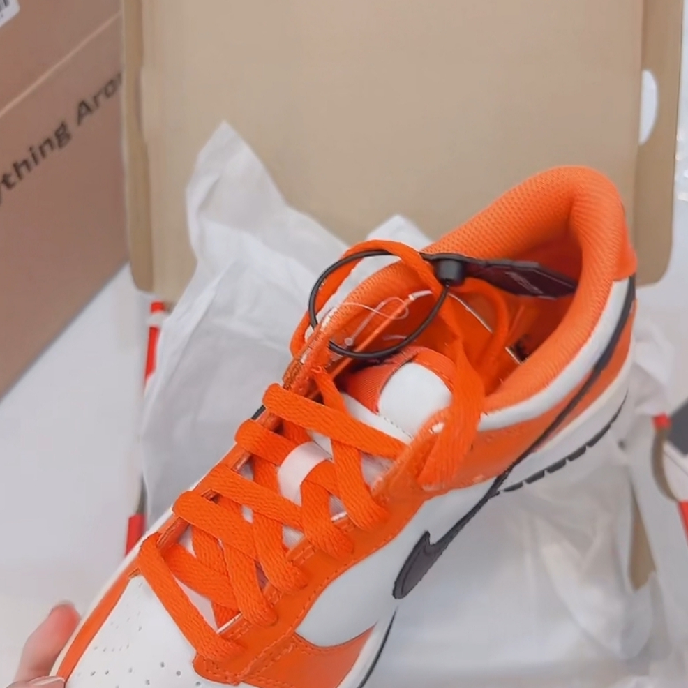 (GS) Nike Dunk Low Safety Orange 착용 스타일 - 2