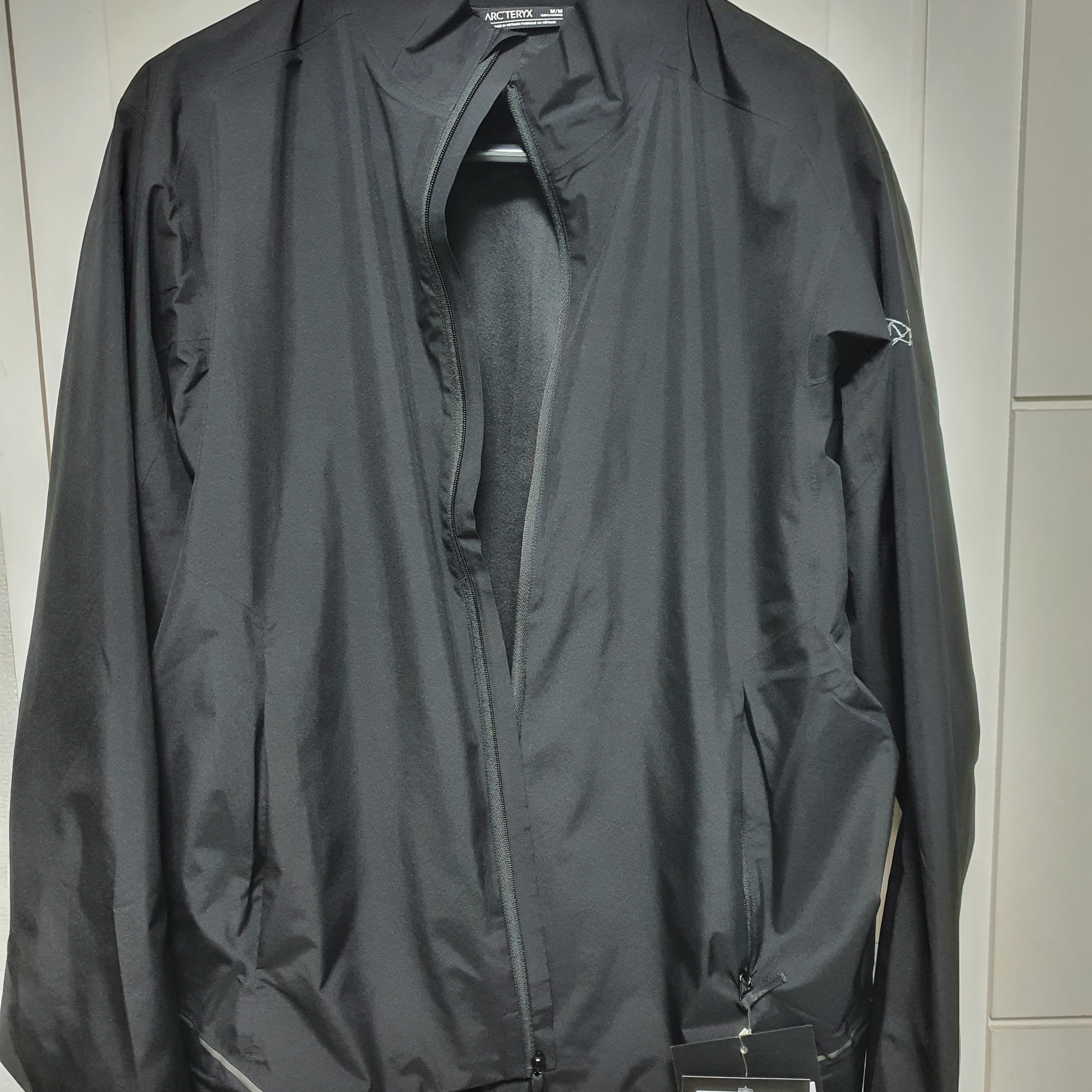 Arc'teryx Solano Jacket Black 착용 스타일