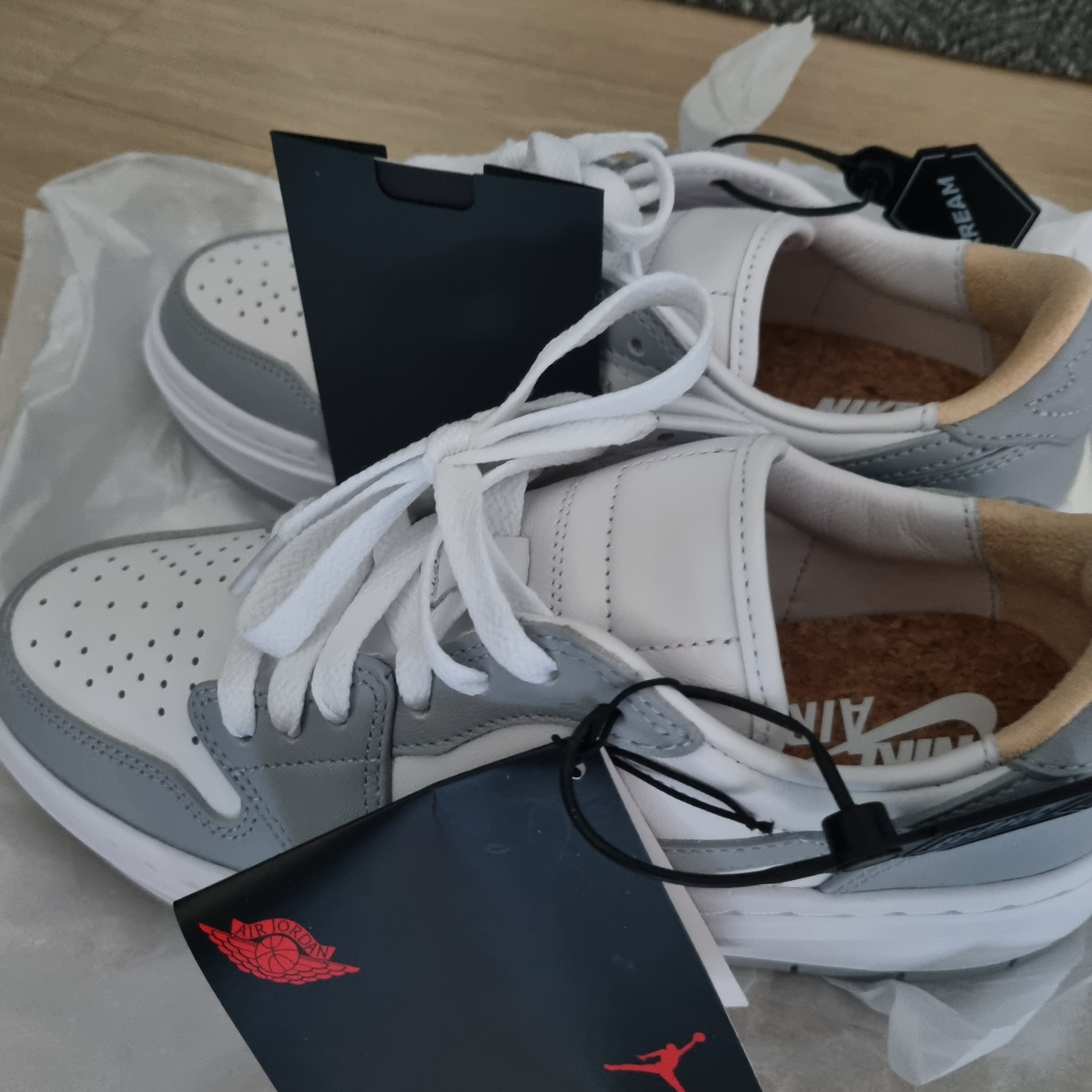 (W) Jordan 1 Elevate Low White and Wolf Grey 착용 스타일