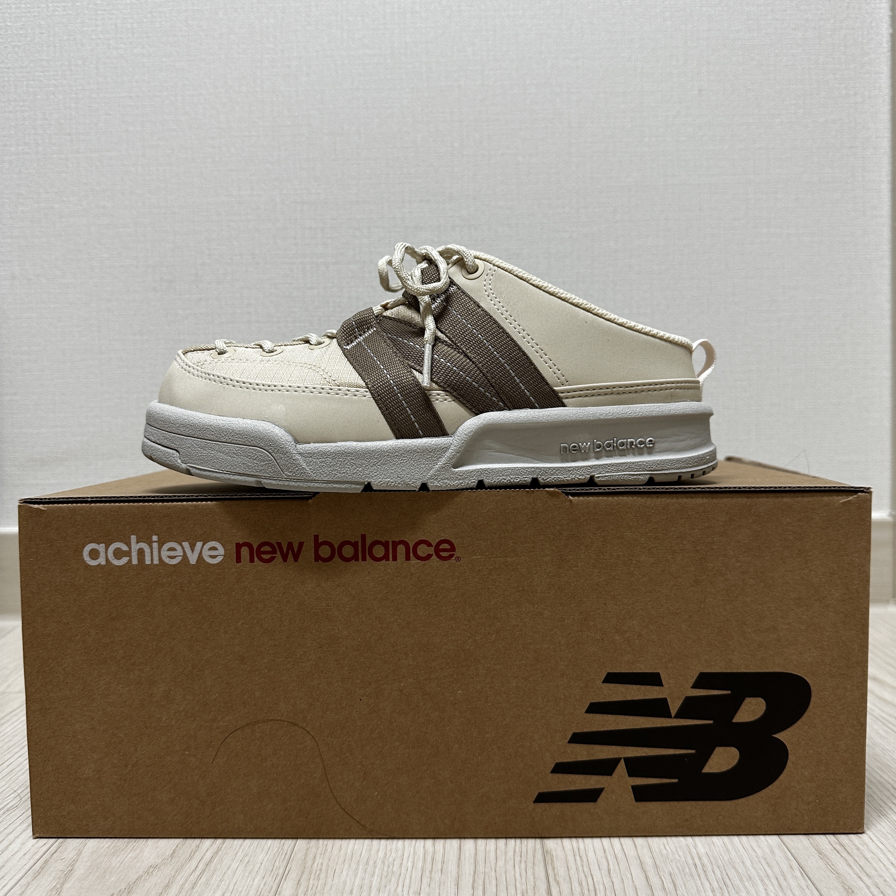 New Balance CRV Mule V2 Ivory 착용 스타일 - 1