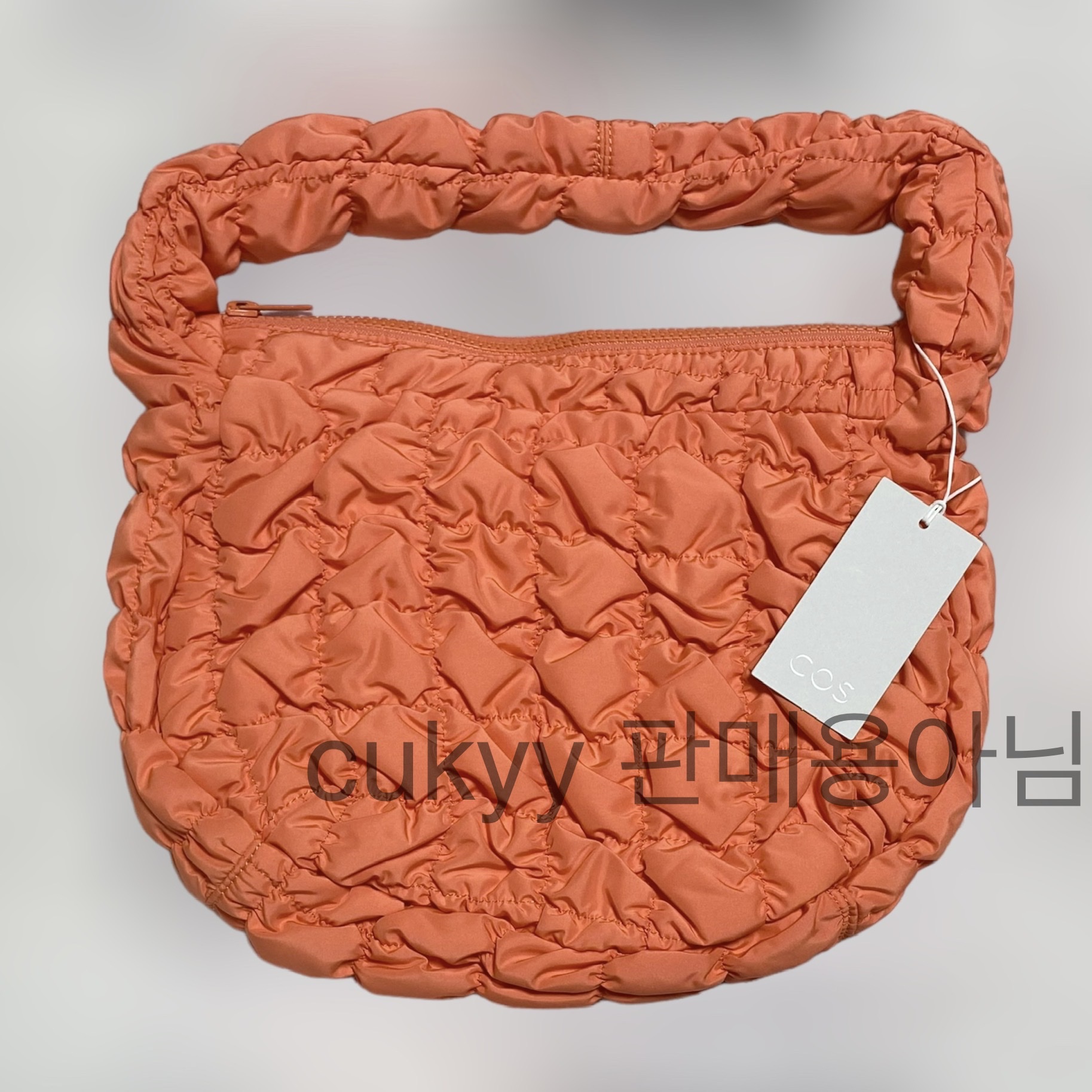 COS Quilted Mini Bag Orange 착용 스타일