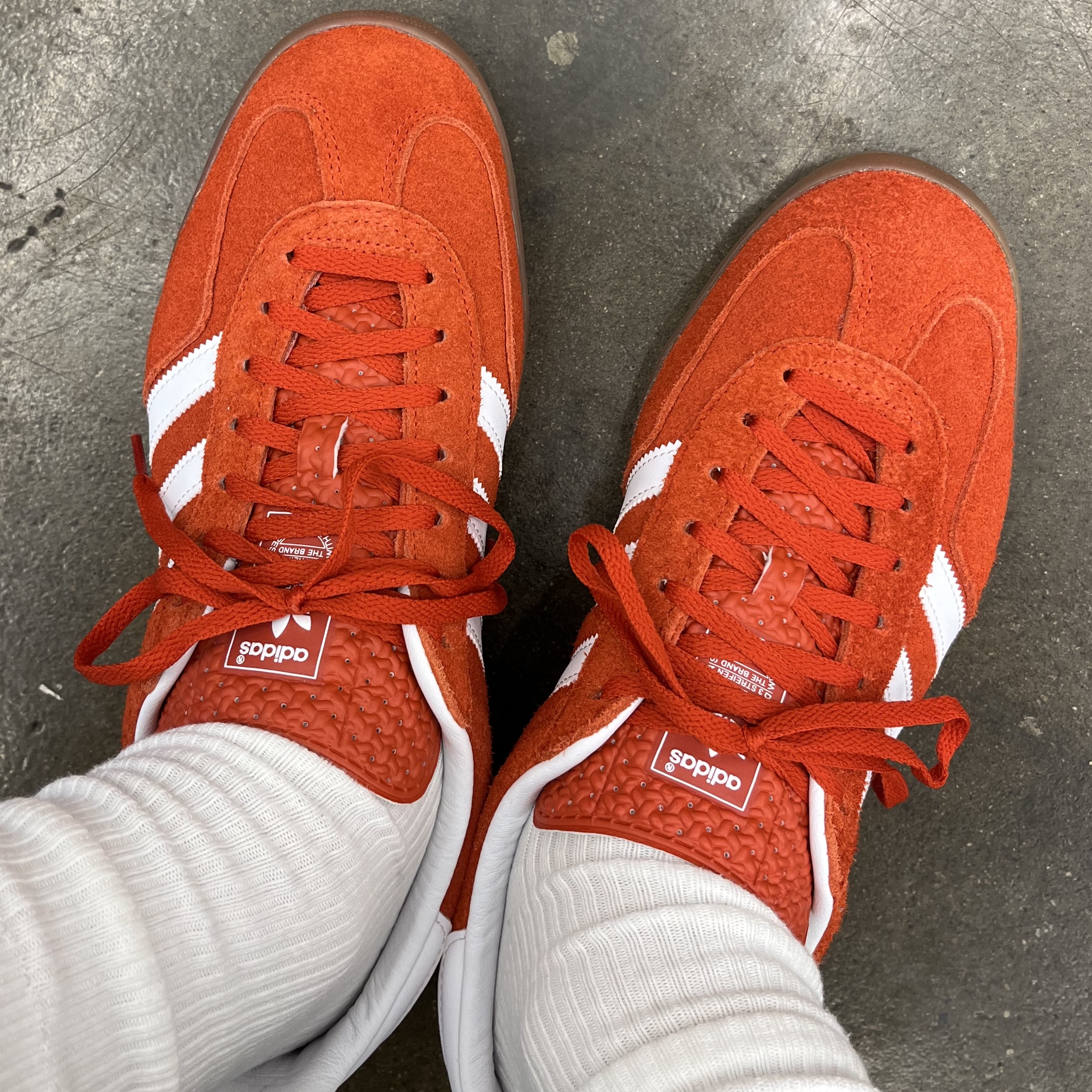 (W) Adidas Gazelle Indoor Bold Orange Cloud White 착용 스타일 - 2