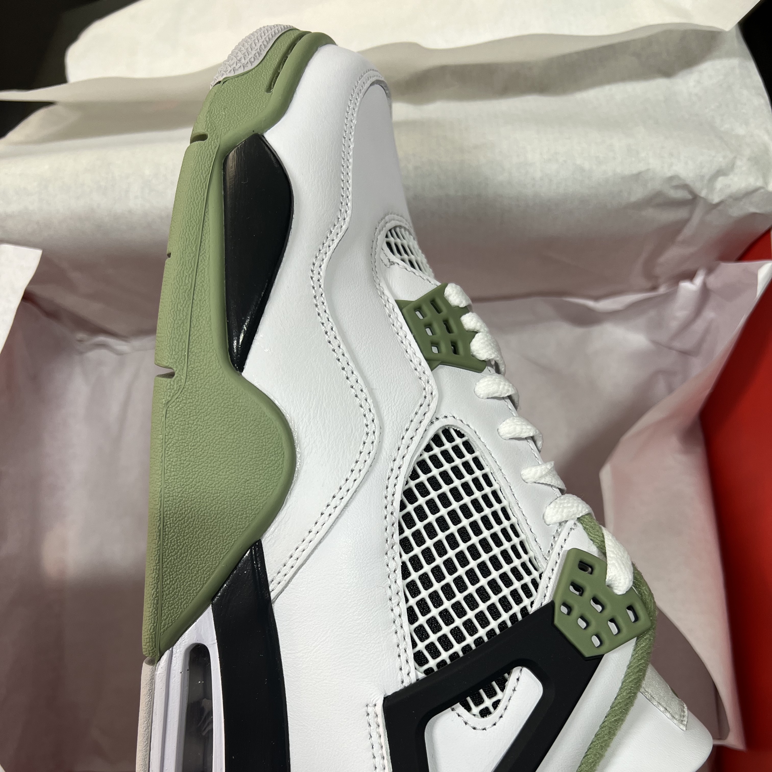 (W) Jordan 4 Retro Oil Green 착용 스타일