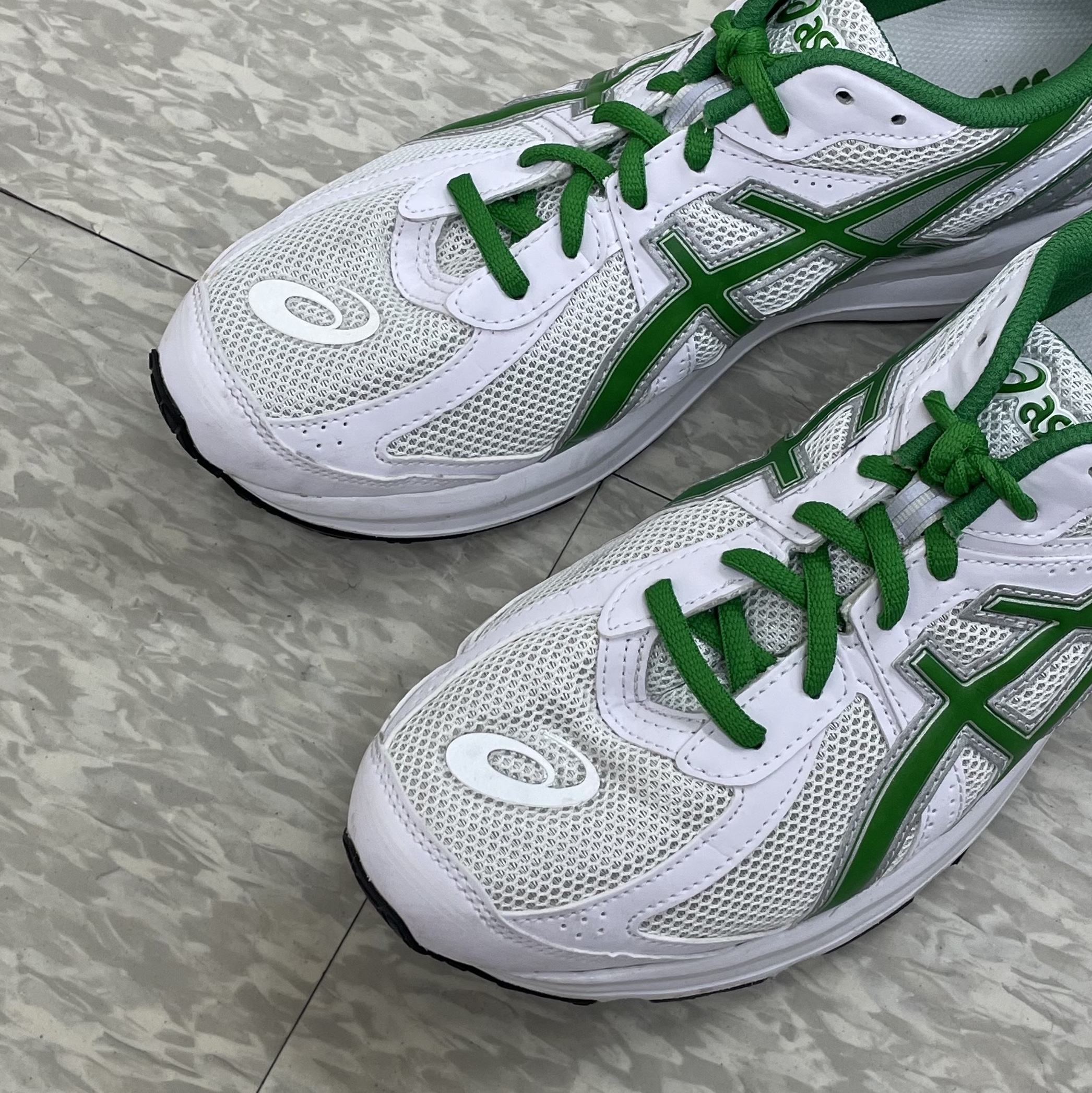 Asics Jog 100 S White Green - 2E Wide 착용 스타일 - 4