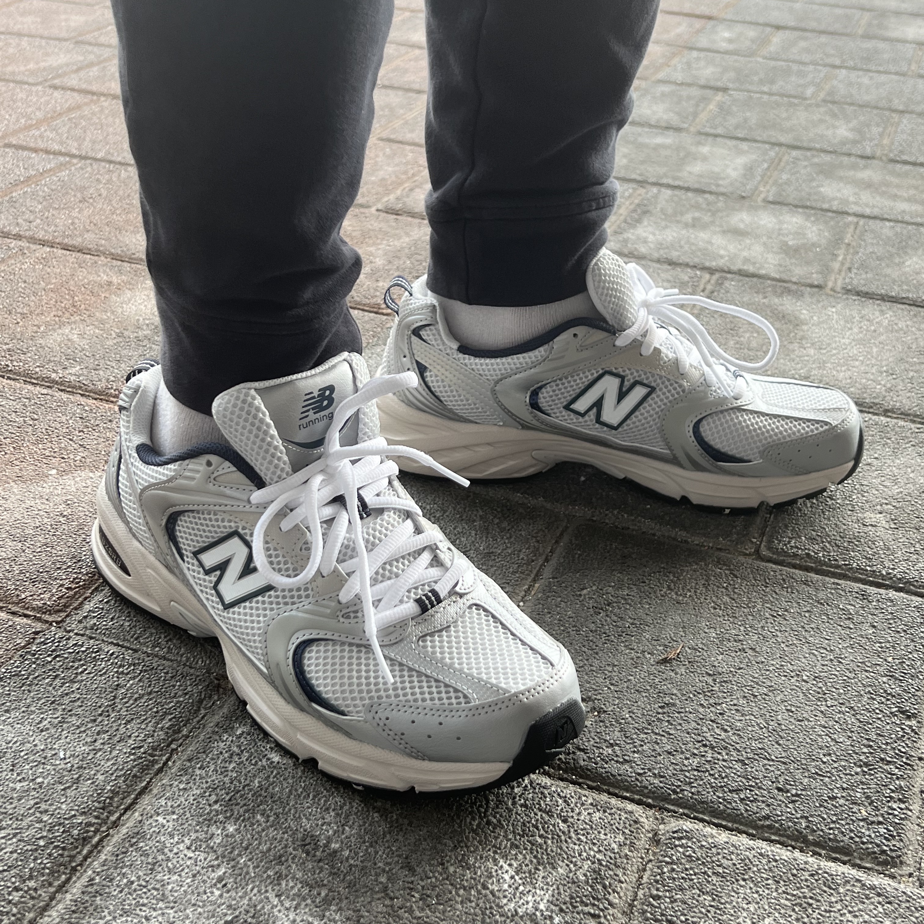 New Balance 530 Steel Grey 착용 스타일