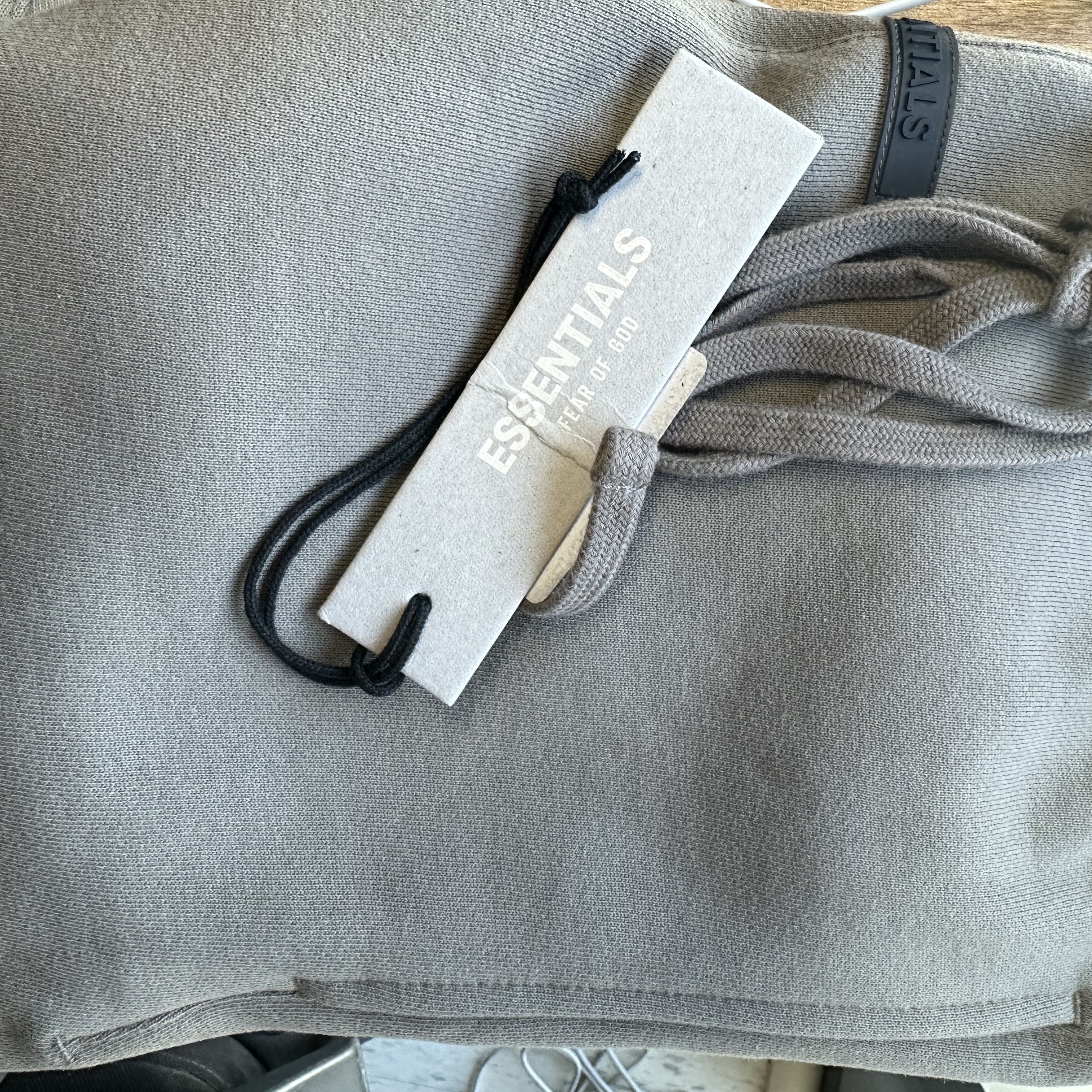 Essentials Sweatpants Taupe - 21SS 착용 스타일 - 1