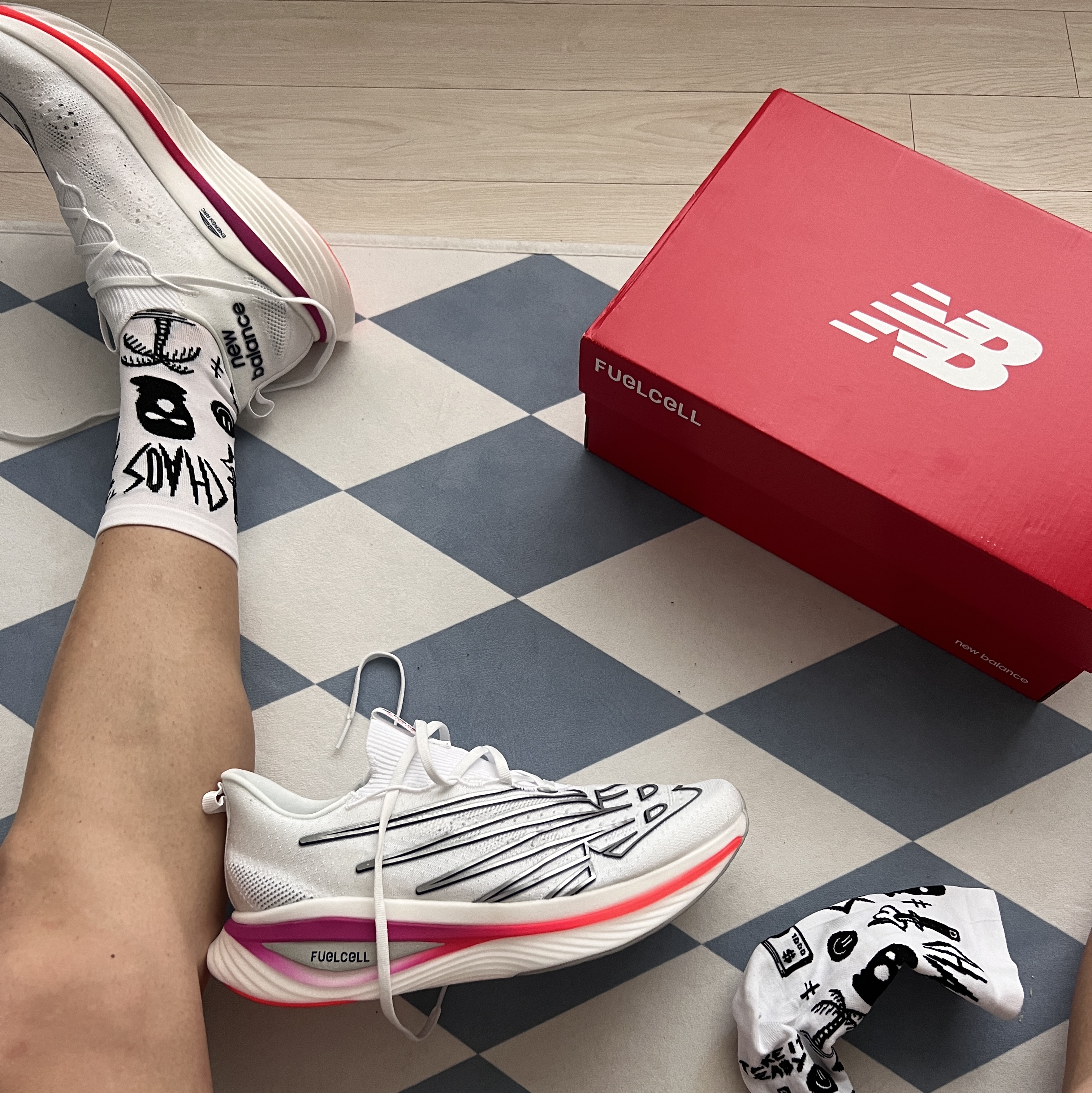New Balance FuelCell SC Elite v3 White - D Standard 착용 스타일