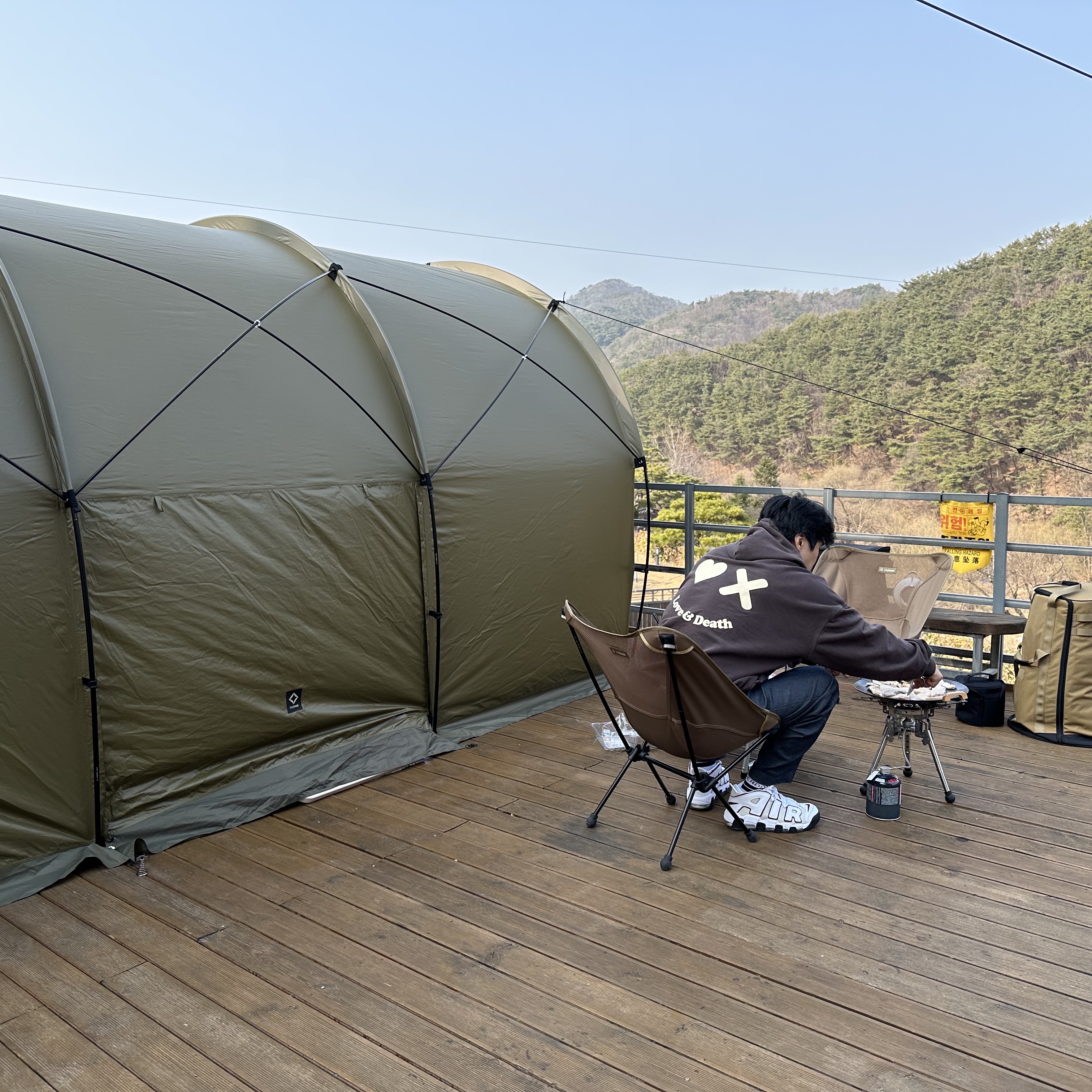 Helinox Tactical Field Tunnel 4.35 Coyote Tan, Helinox Chair One L Coyote Tan 착용 스타일