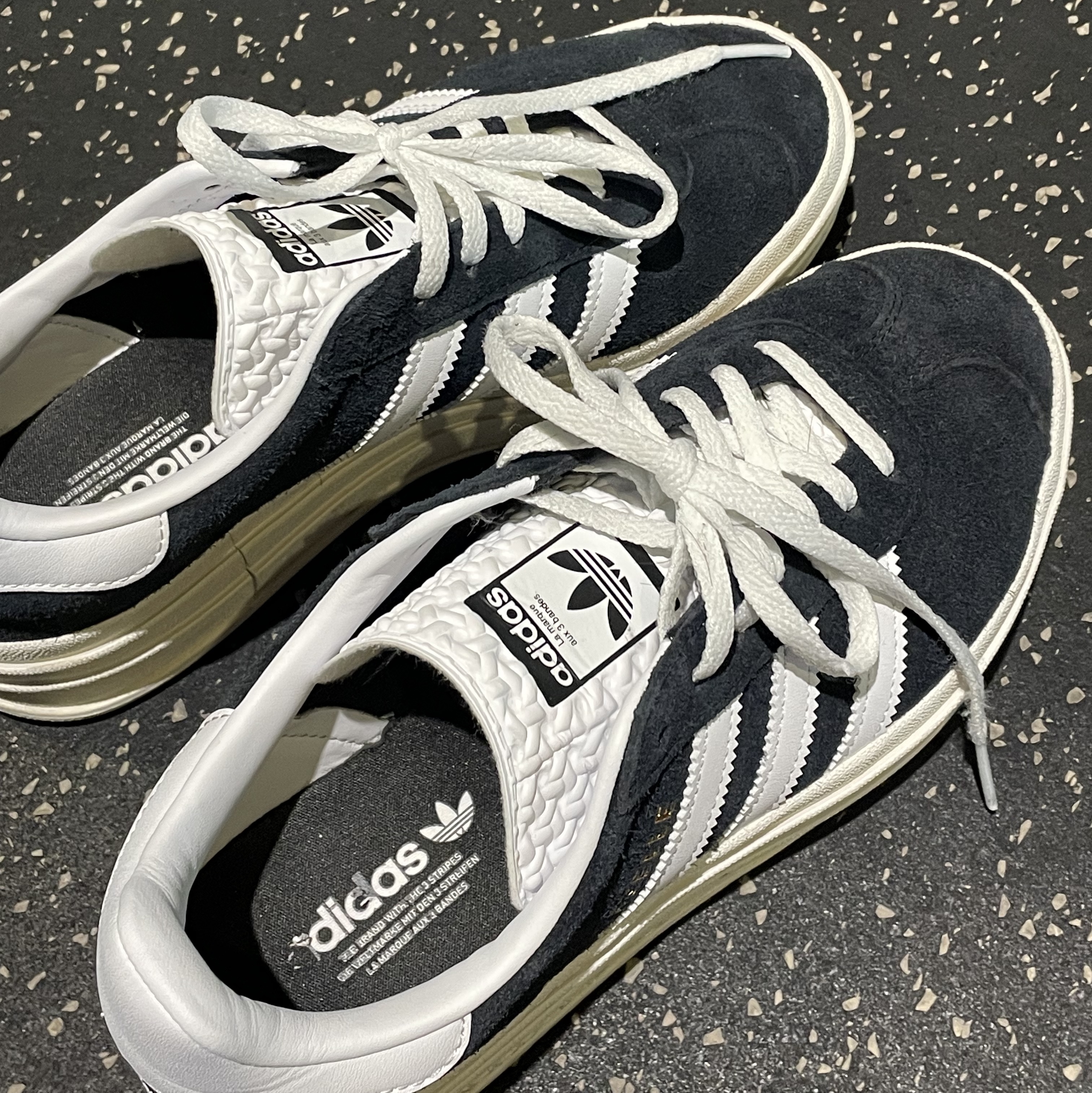 (W) Adidas Gazelle Bold Core Black Cloud White 착용 스타일