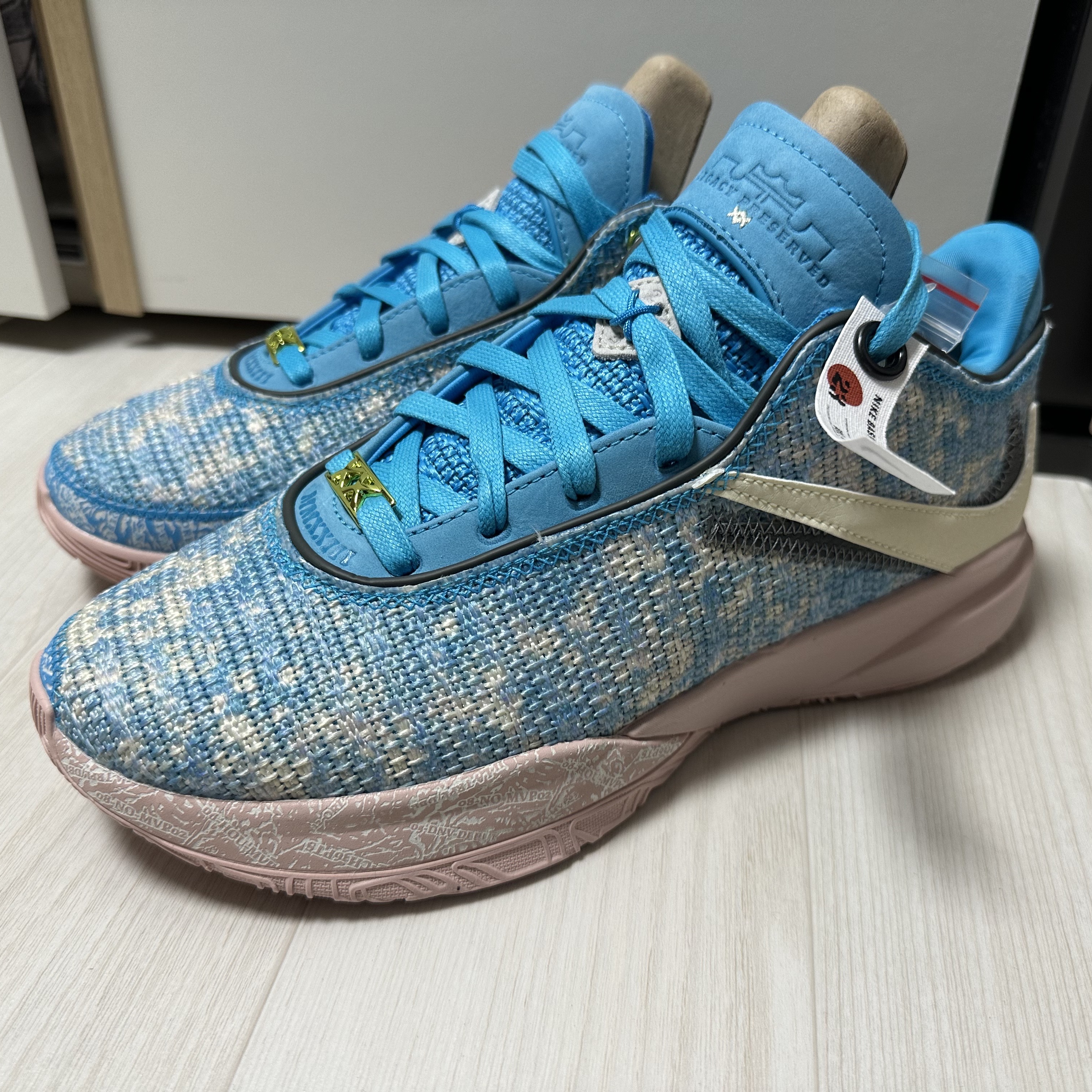 Nike LeBron XX ASW EP Blue Lightning Coconut Milk 착용 스타일 - 1