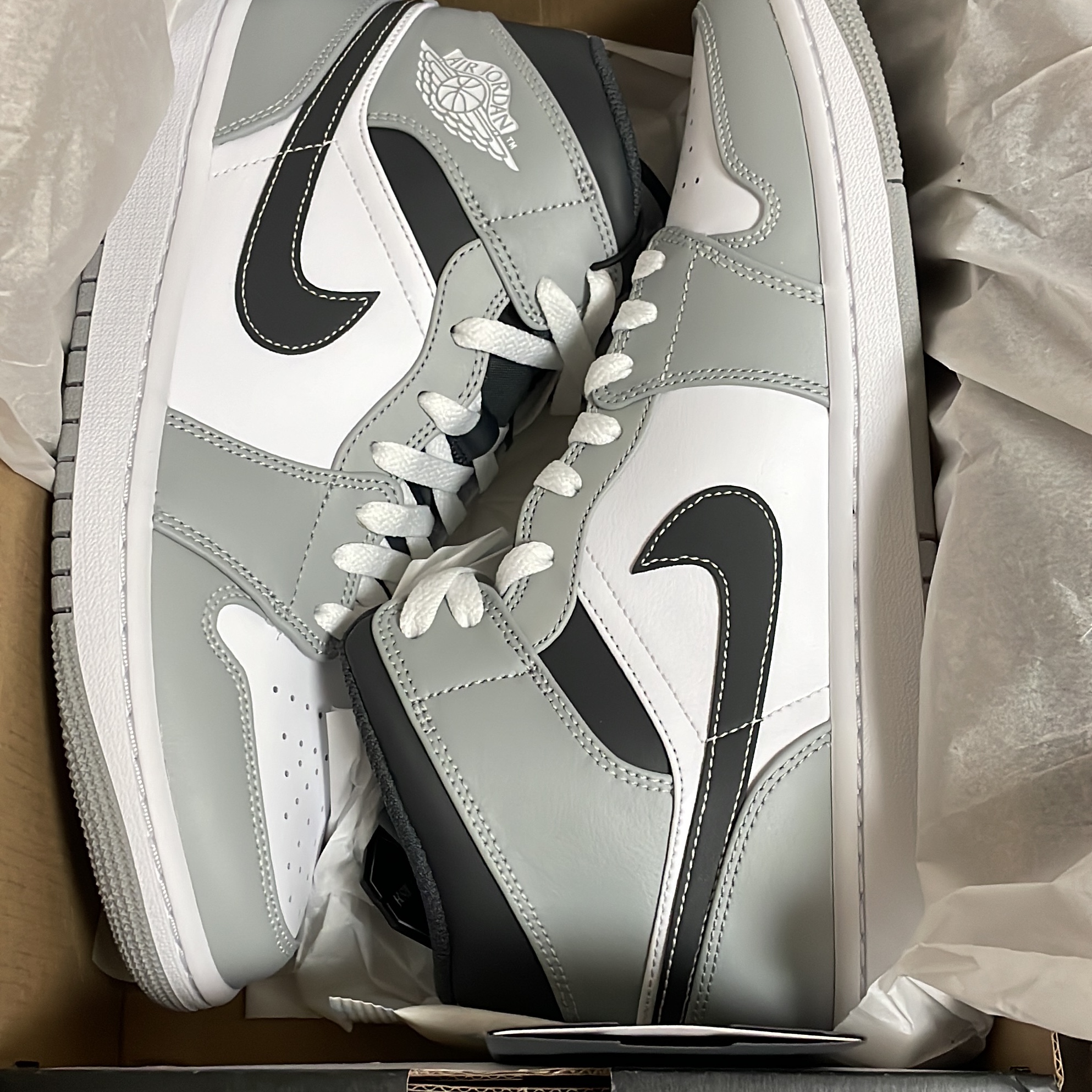 Jordan 1 Mid Light Smoke Grey Anthracite 착용 스타일
