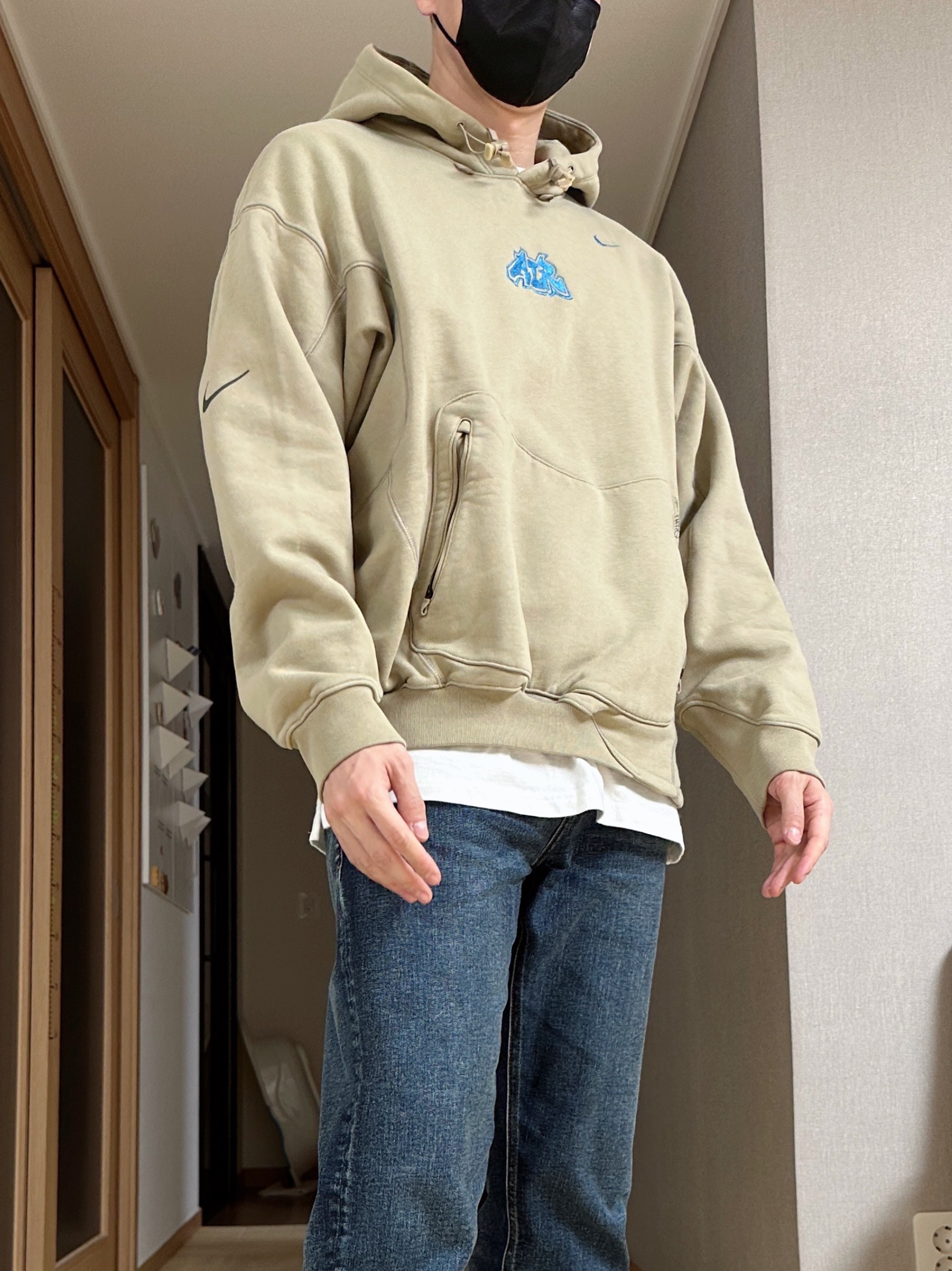 Nike x Off-White NRG Fleece Hoodie Khaki - Asia, Nike x Billie Eilish Air Force 1 Low '07 SP Mushroom 착용 스타일 - 3