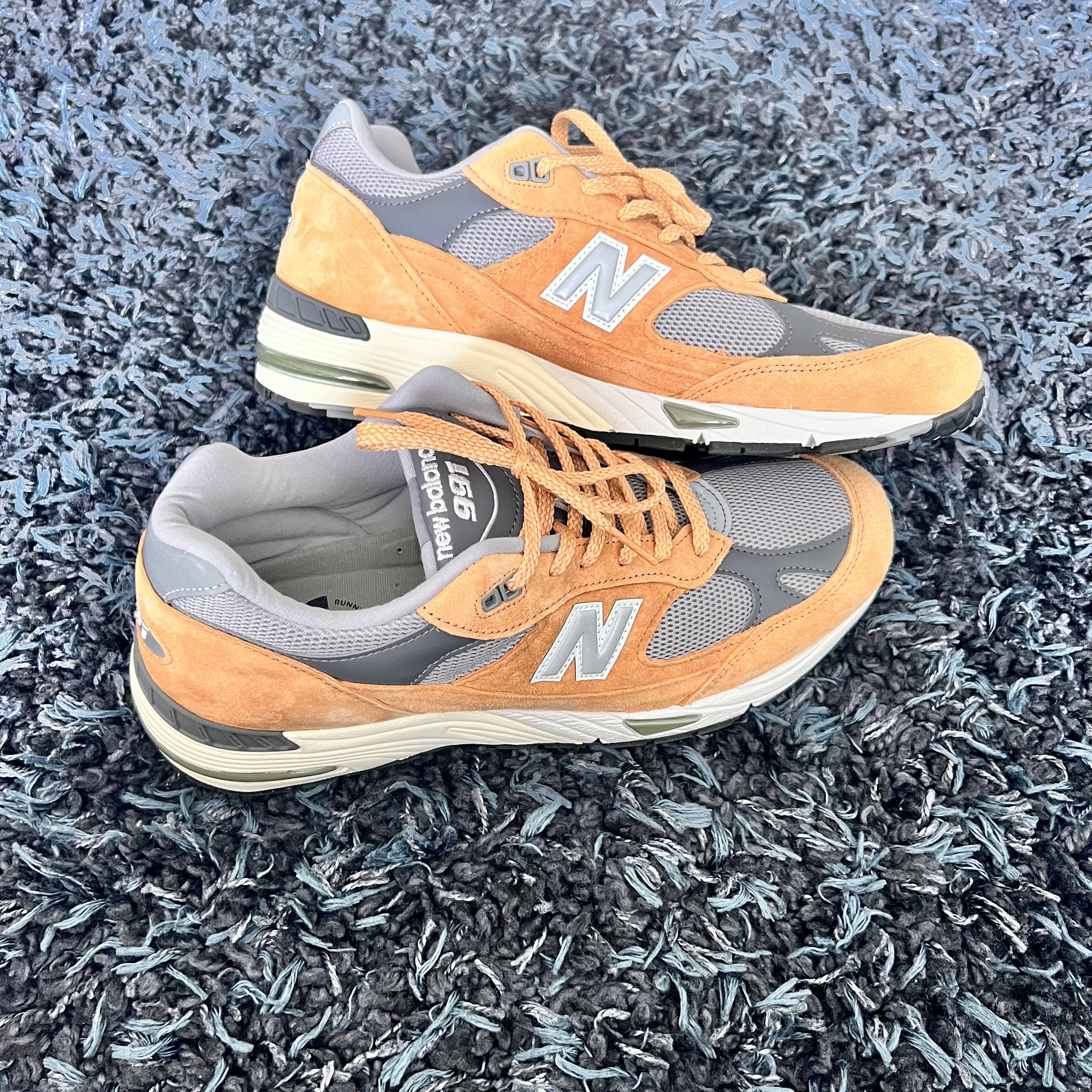 New Balance 991 Made in UK Tan Grey 착용 스타일 - 3