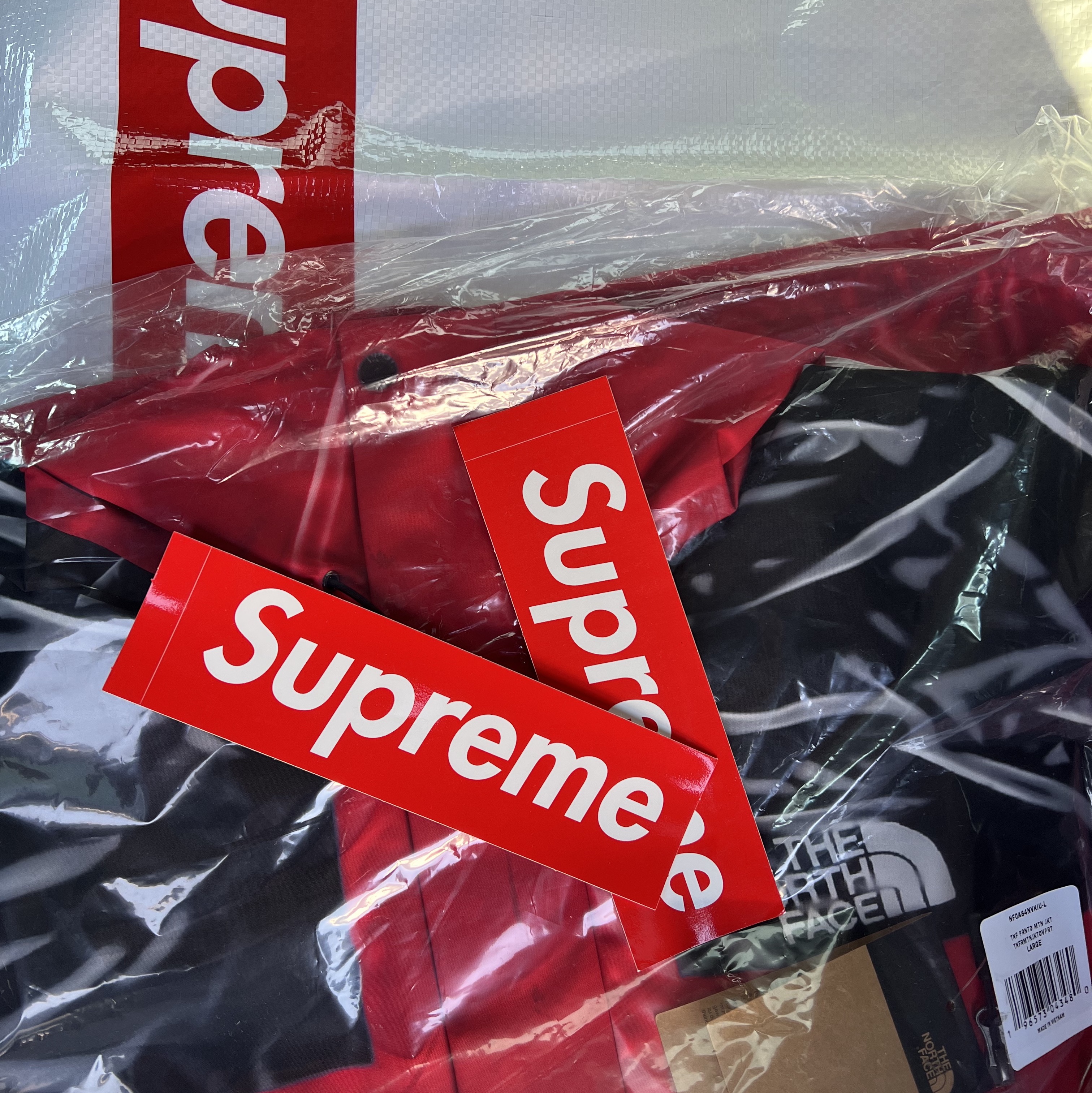Supreme x The North Face Trompe L’oeil Printed Taped Seam Shell Jacket Red - 23SS 착용 스타일