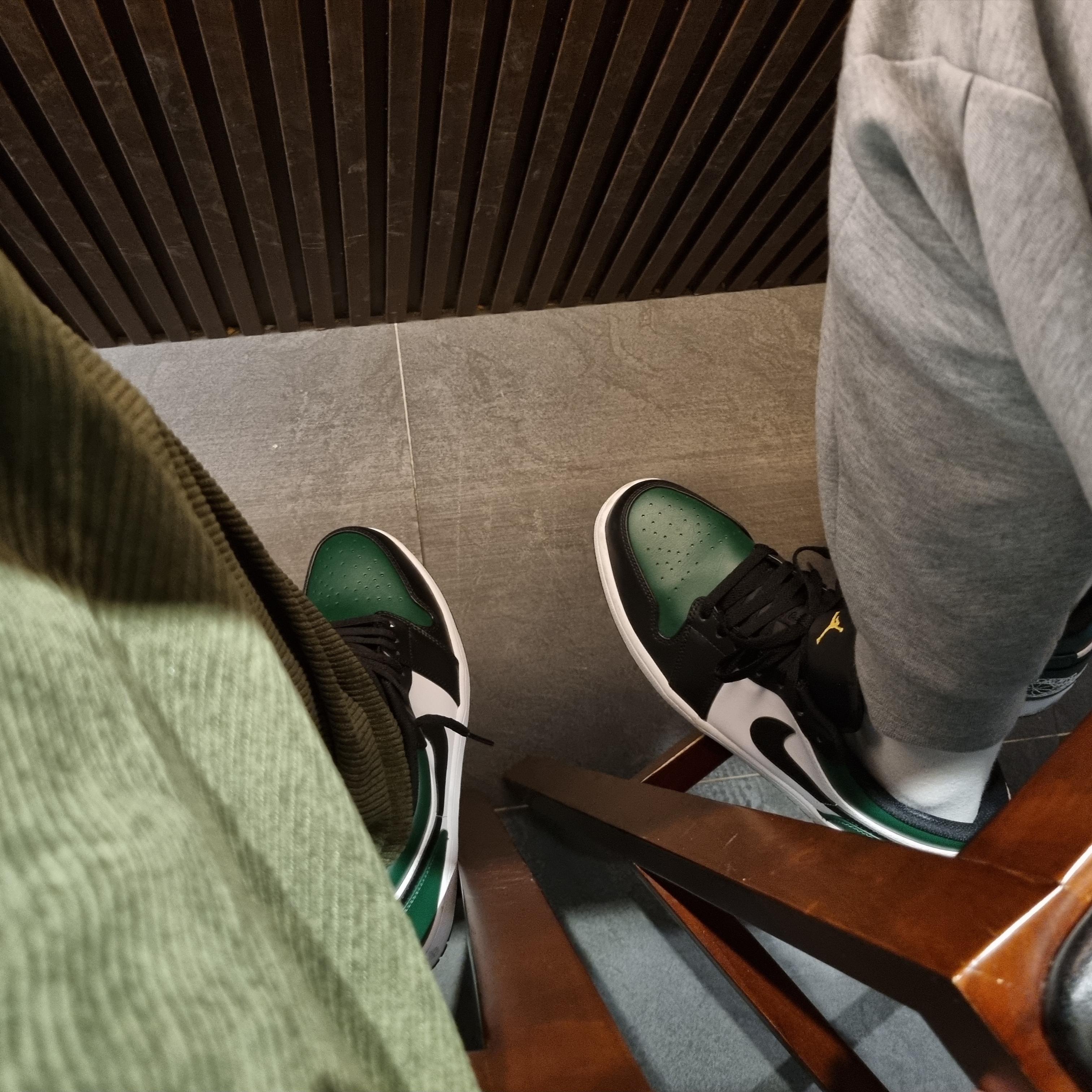 Jordan 1 Low Green Toe 착용 스타일 - 2