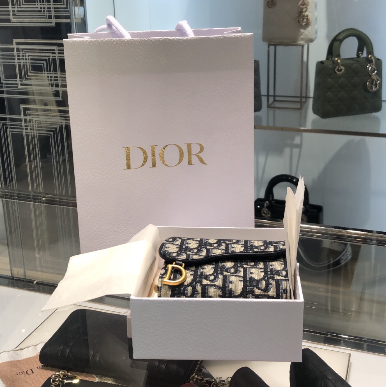 Dior Saddle Flap Card Holder Blue Dior Oblique Jacquard 착용 스타일 - 2
