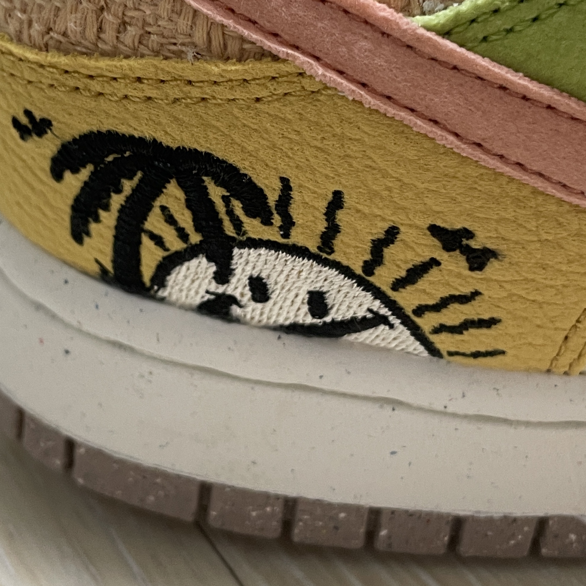 (W) Nike Dunk Low SE Sun Club Sanded Gold 착용 스타일 - 3