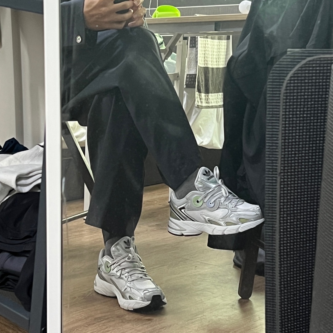 (W) Adidas Astir Dash Grey 착용 스타일