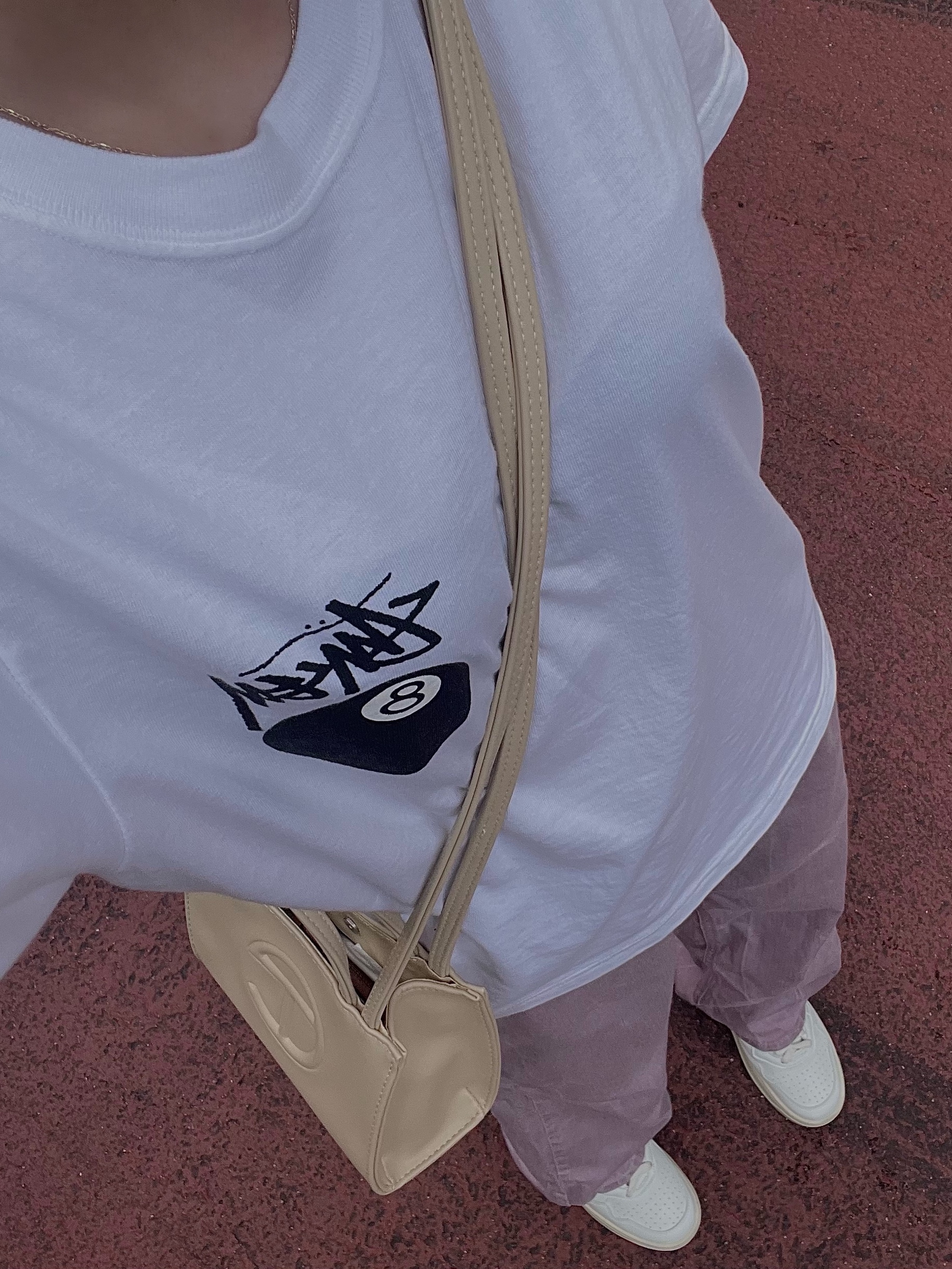 Stussy 8 Ball T-Shirt White - 22SS, Telfar Small Shopping Bag Cream 착용 스타일 - 1