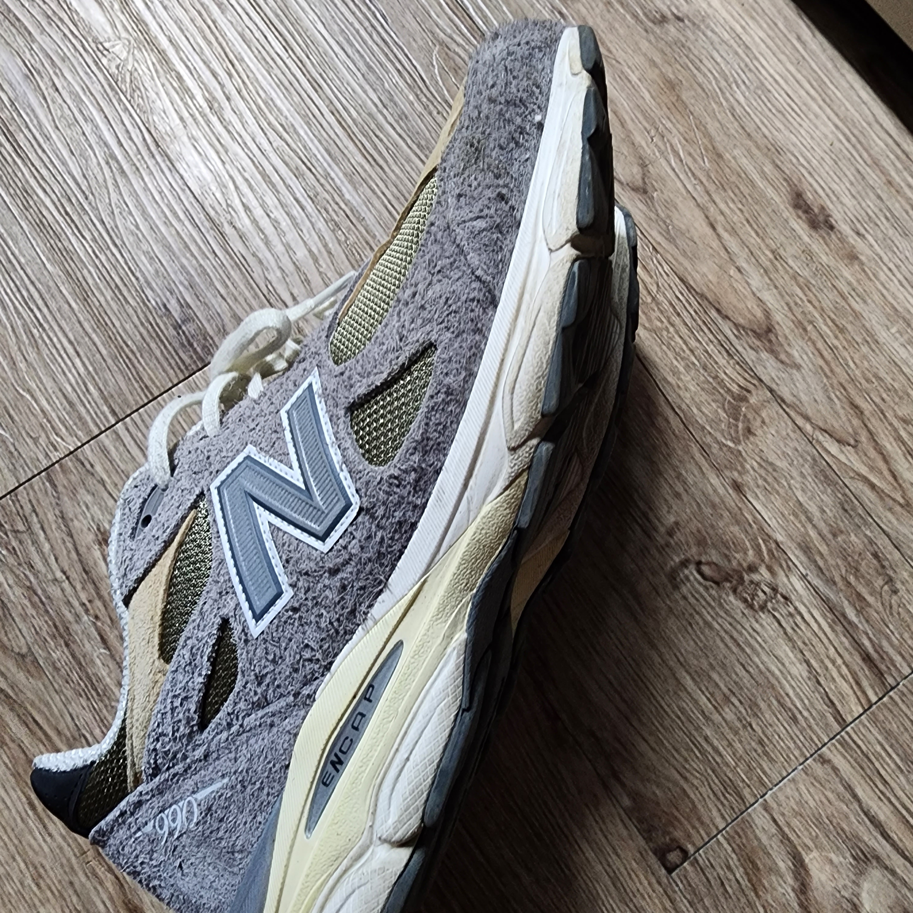 New Balance 990v3 Made in USA Marblehead Incense 착용 스타일