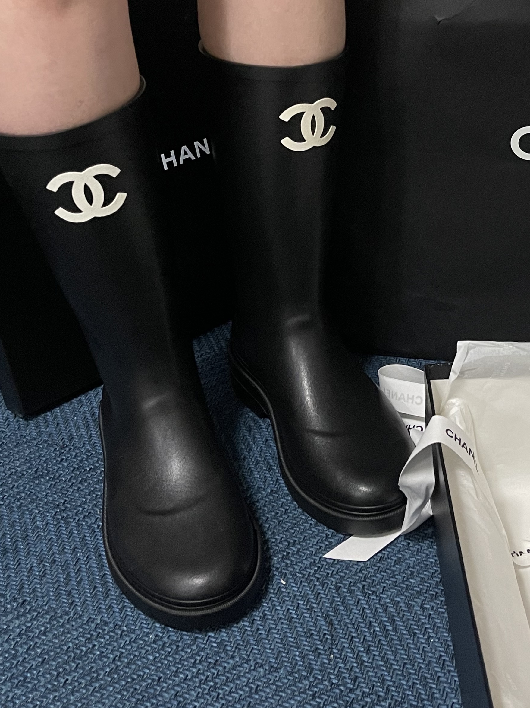 (W) Chanel Boots Caoutchouc & Black 착용 스타일 - 2