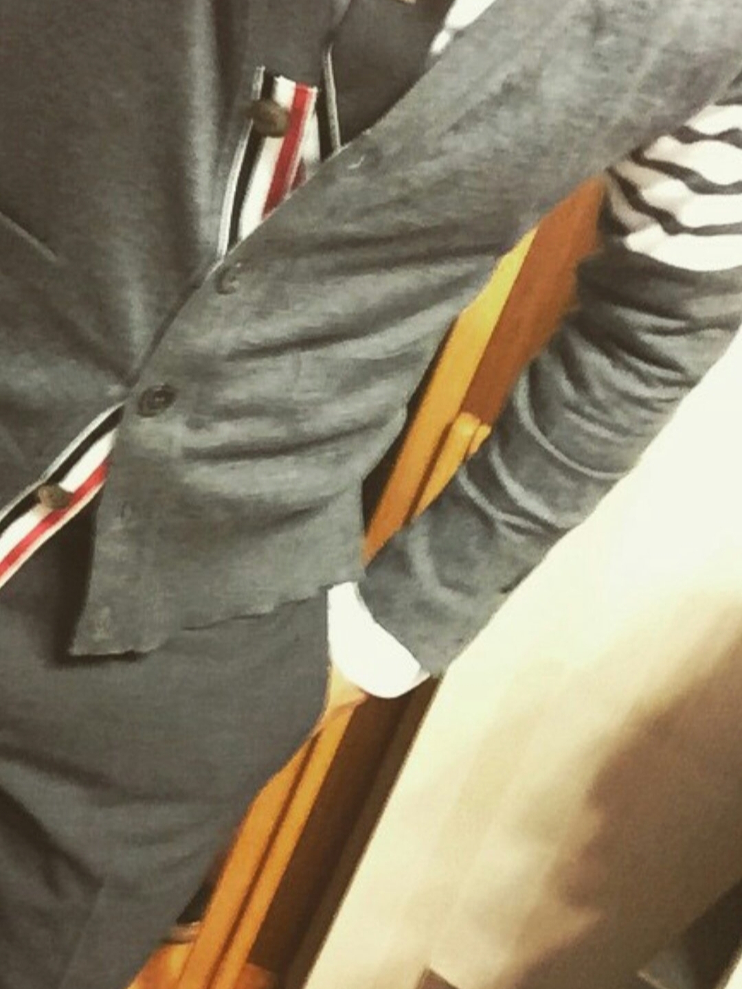 Thom Browne Grosgrain Stripe Tie Dark Grey 착용 스타일