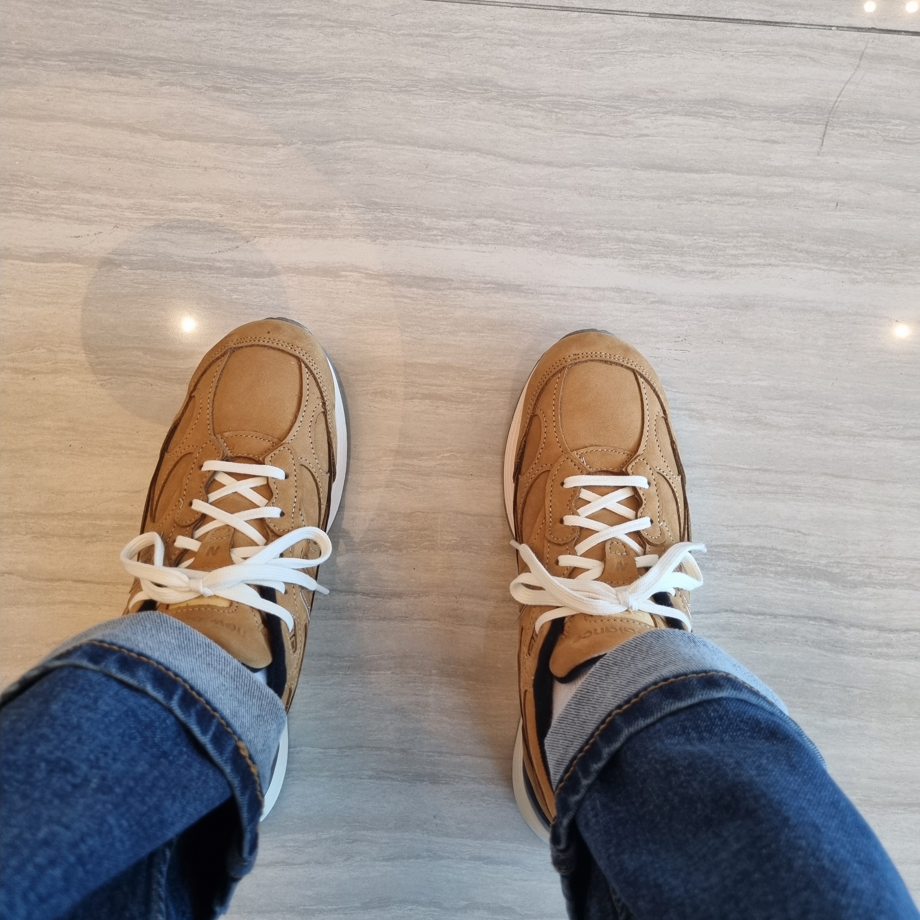 New Balance 992 Made in USA Brown 착용 스타일 - 1