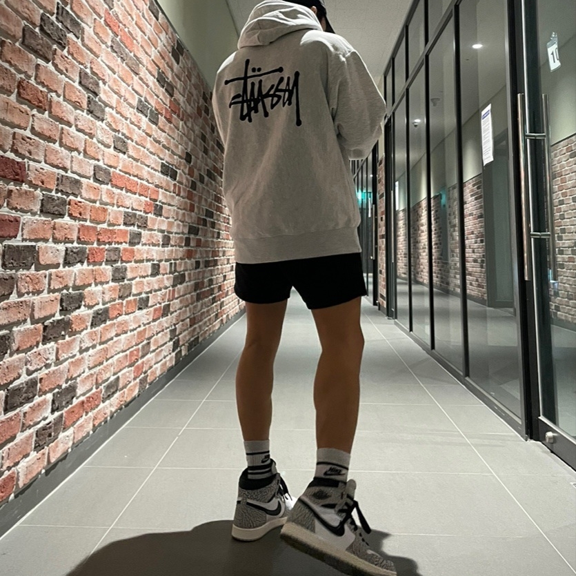 Stussy Basic Stussy Hoodie Ash Heather 2023, Jordan 1 Retro High OG White Cement 착용 스타일