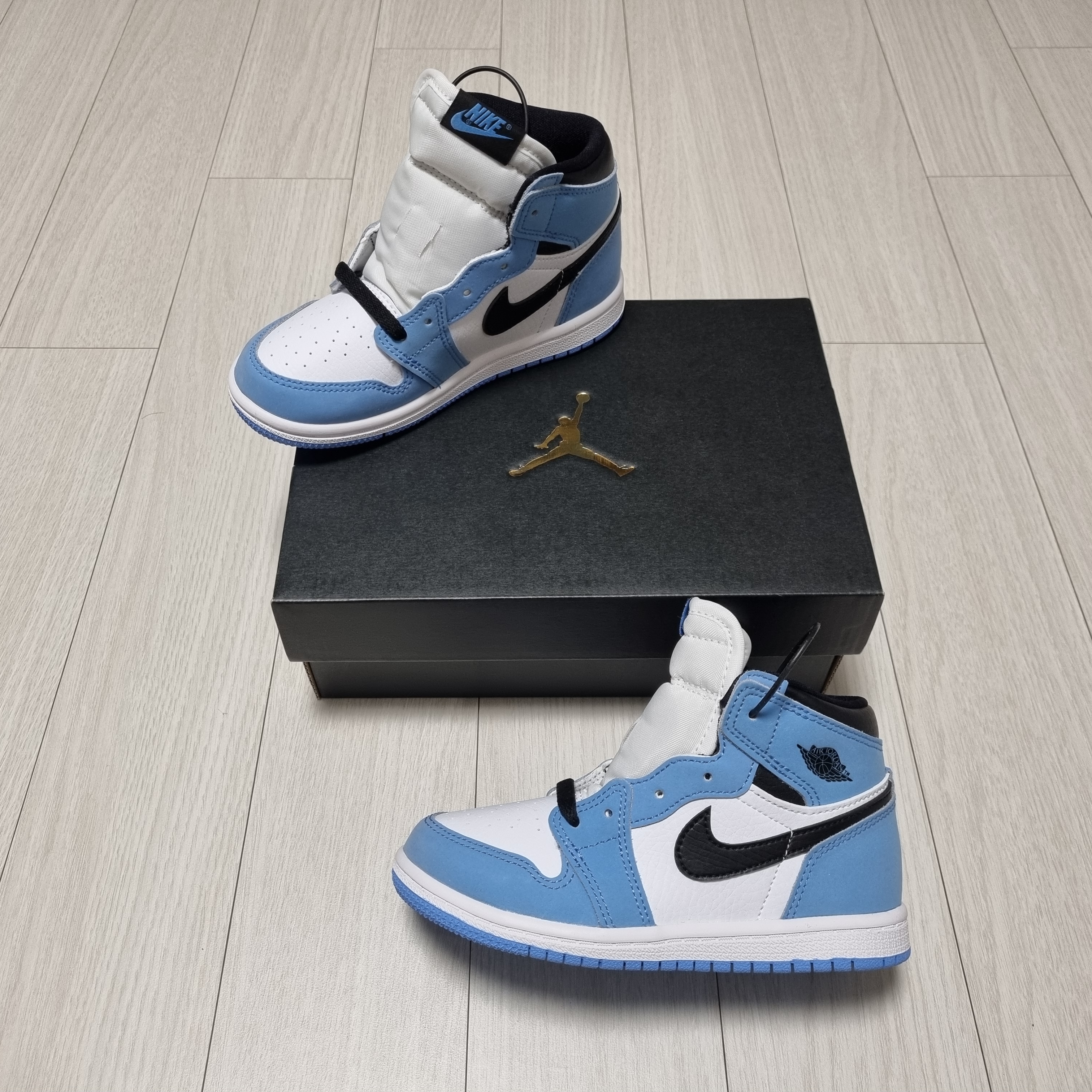 (TD) Jordan 1 Retro High OG University Blue 착용 스타일 - 1