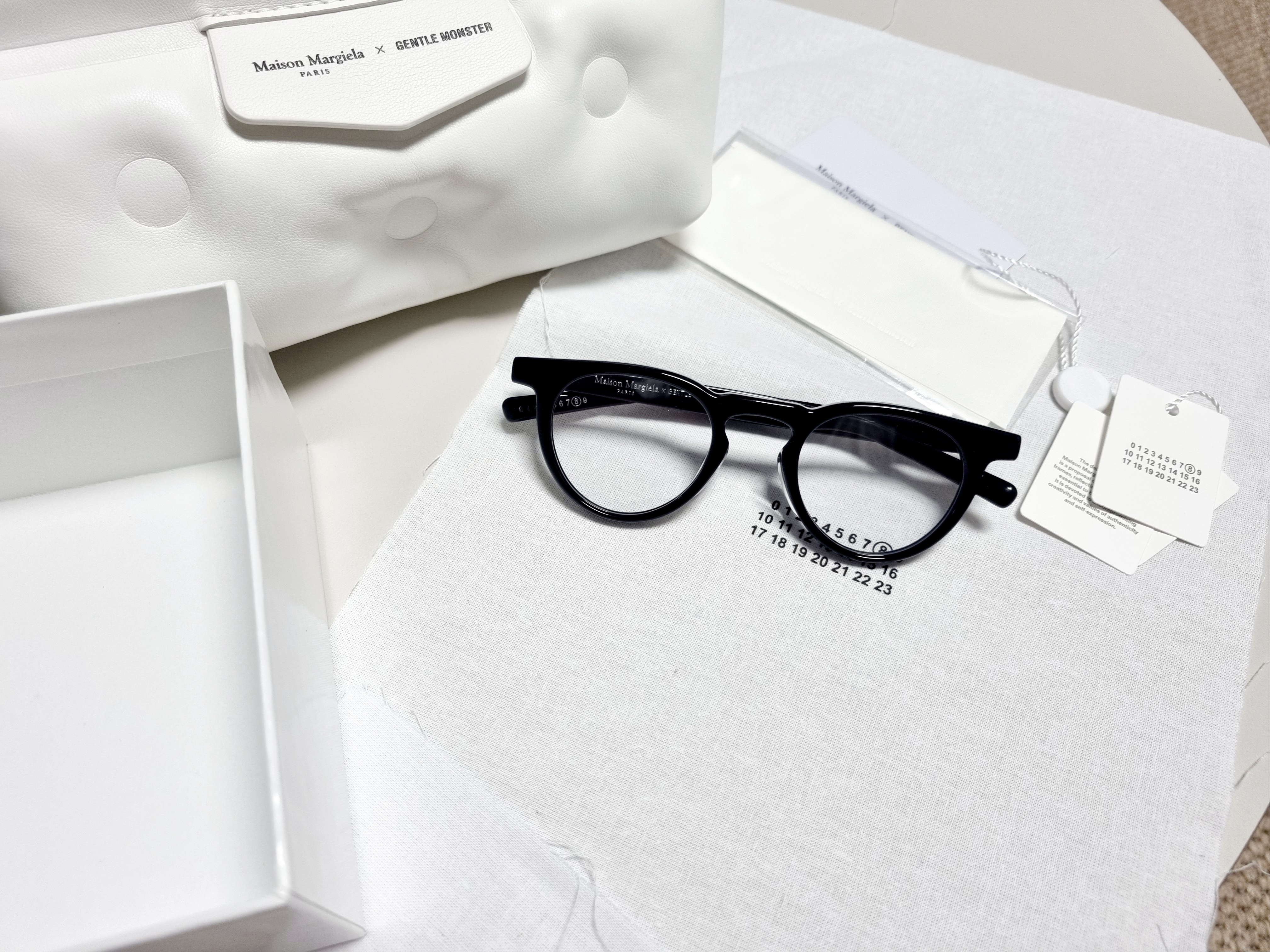 Gentle Monster x Maison Margiela MM009S Clear Black 착용 스타일 - 1