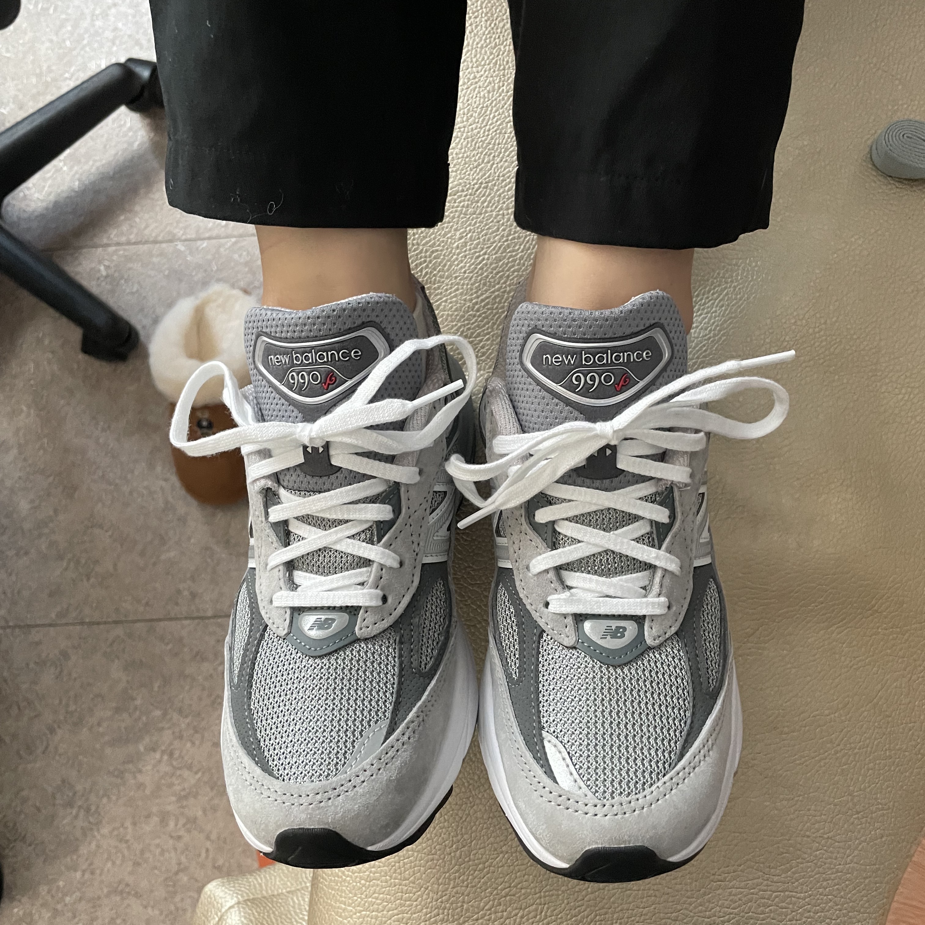 (W) New Balance 990v6 Made in USA Grey - B Standard 착용 스타일 - 1