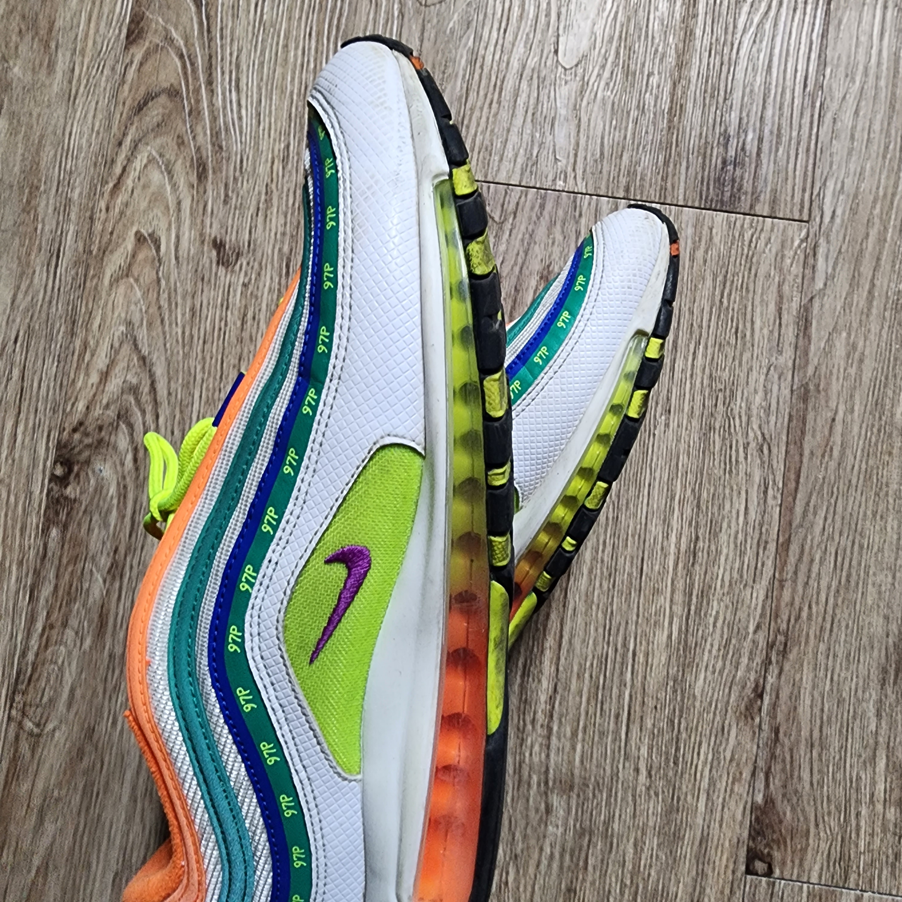 Nike Air Max 97 London Summer of Love 착용 스타일