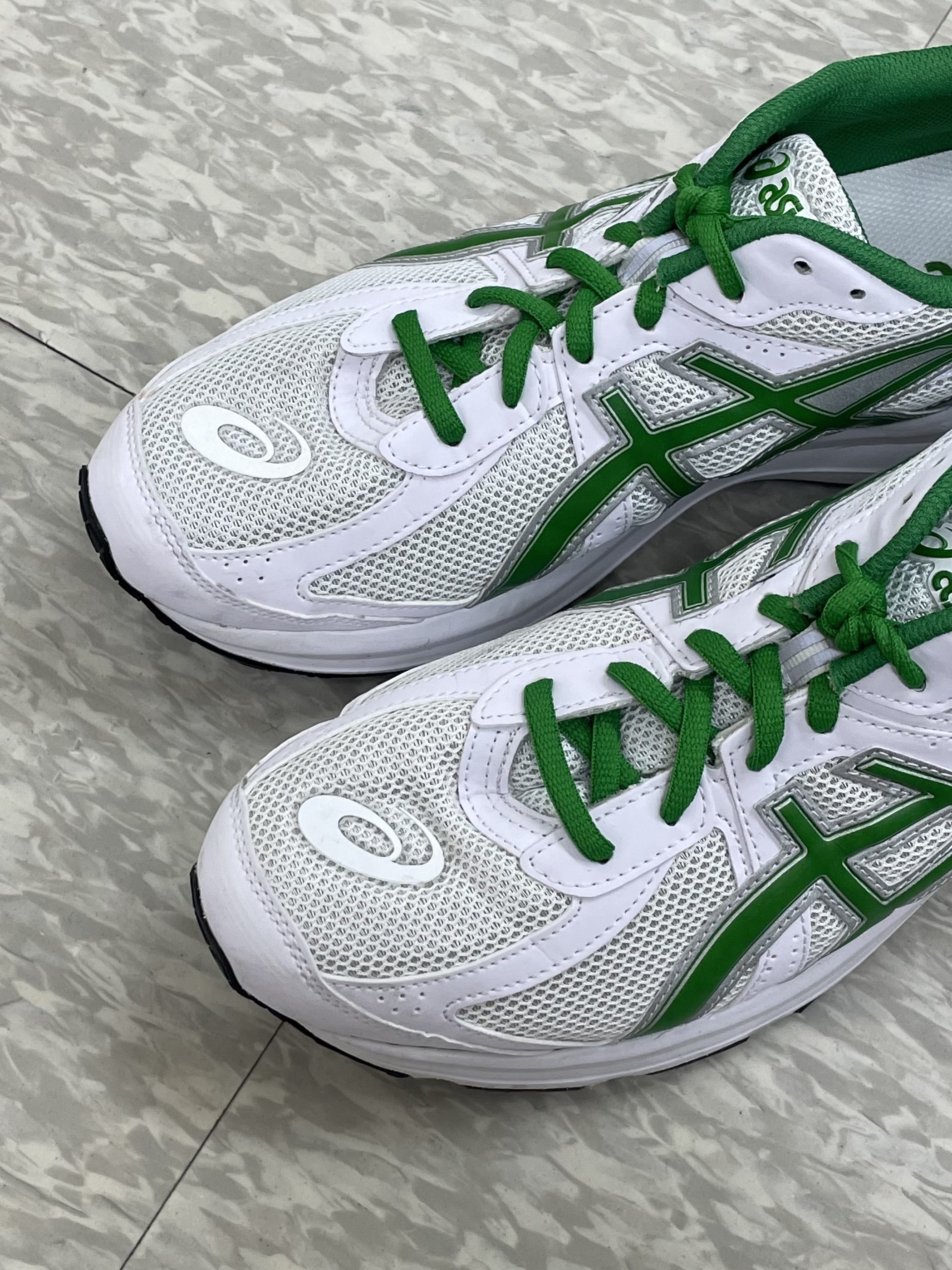 Asics Jog 100 S White Green - 2E Wide 착용 스타일 - 4