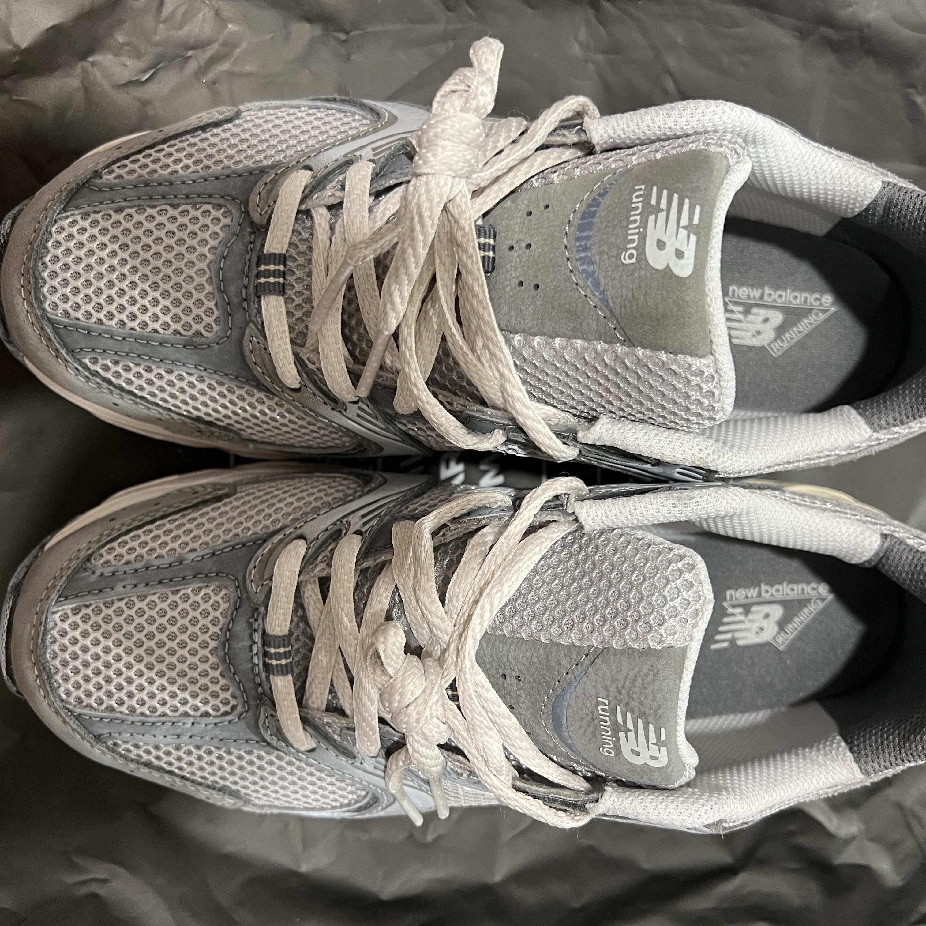 New Balance 530 Premium Vintage Grey Matter 착용 스타일 - 3