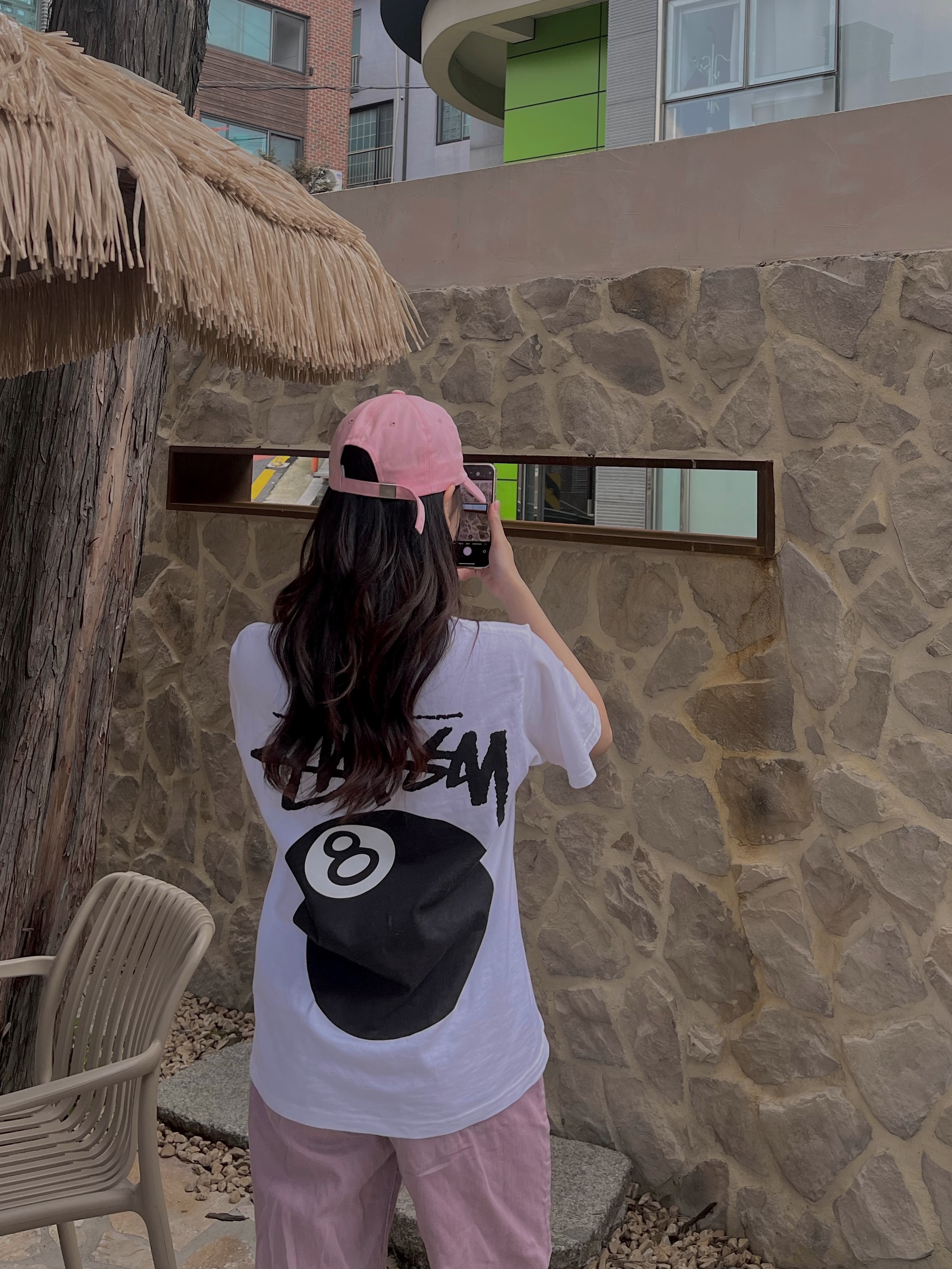 Stussy 8 Ball T-Shirt White - 22SS, Telfar Small Shopping Bag Cream 착용 스타일 - 2