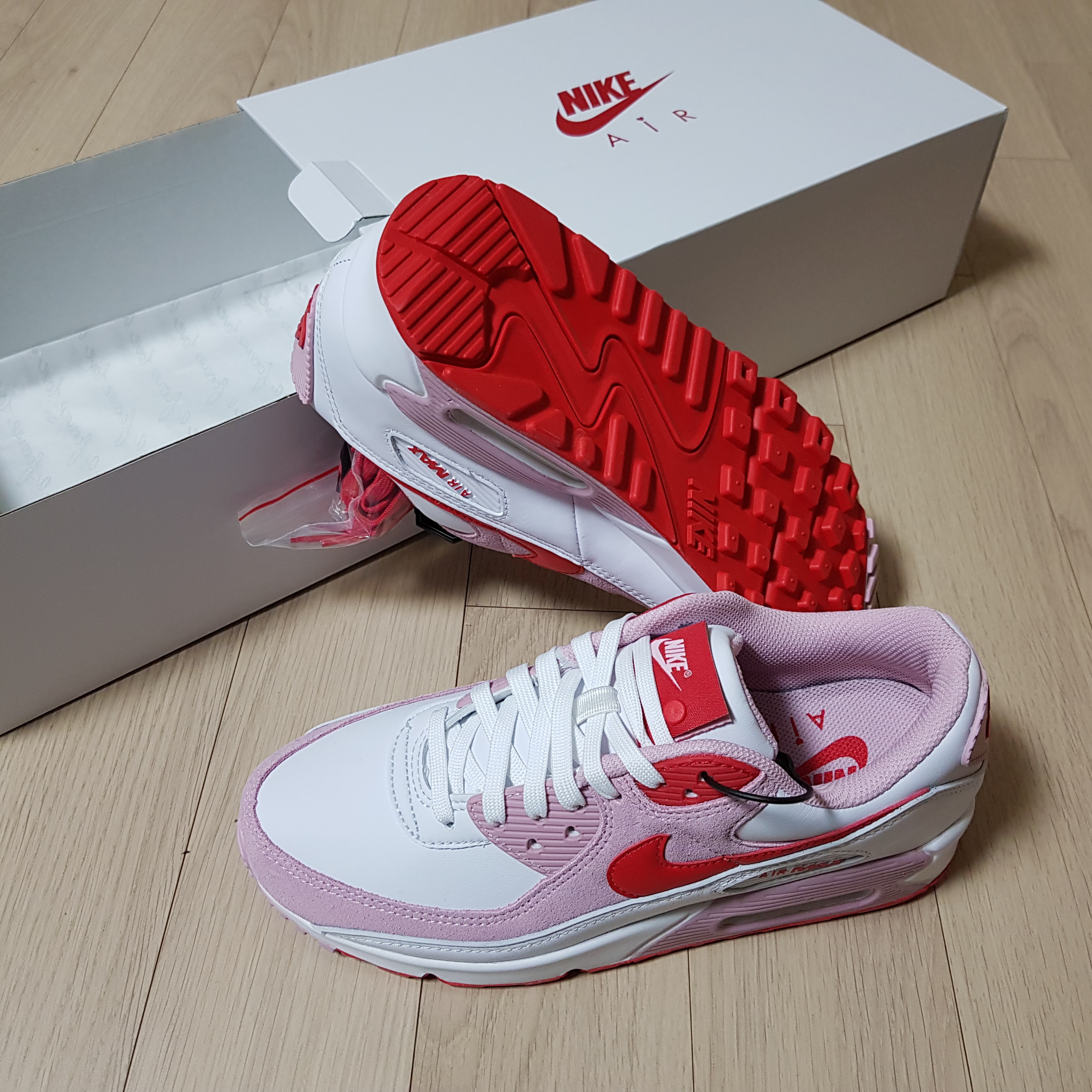 (W) Nike Air Max 90 QS Valentine's Day 착용 스타일