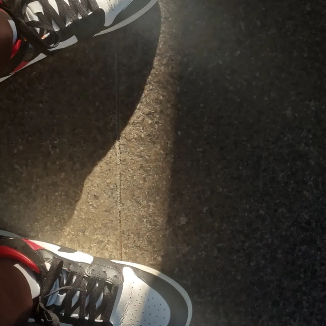 (W) Jordan 1 Mid Black Gym Red 착용 스타일