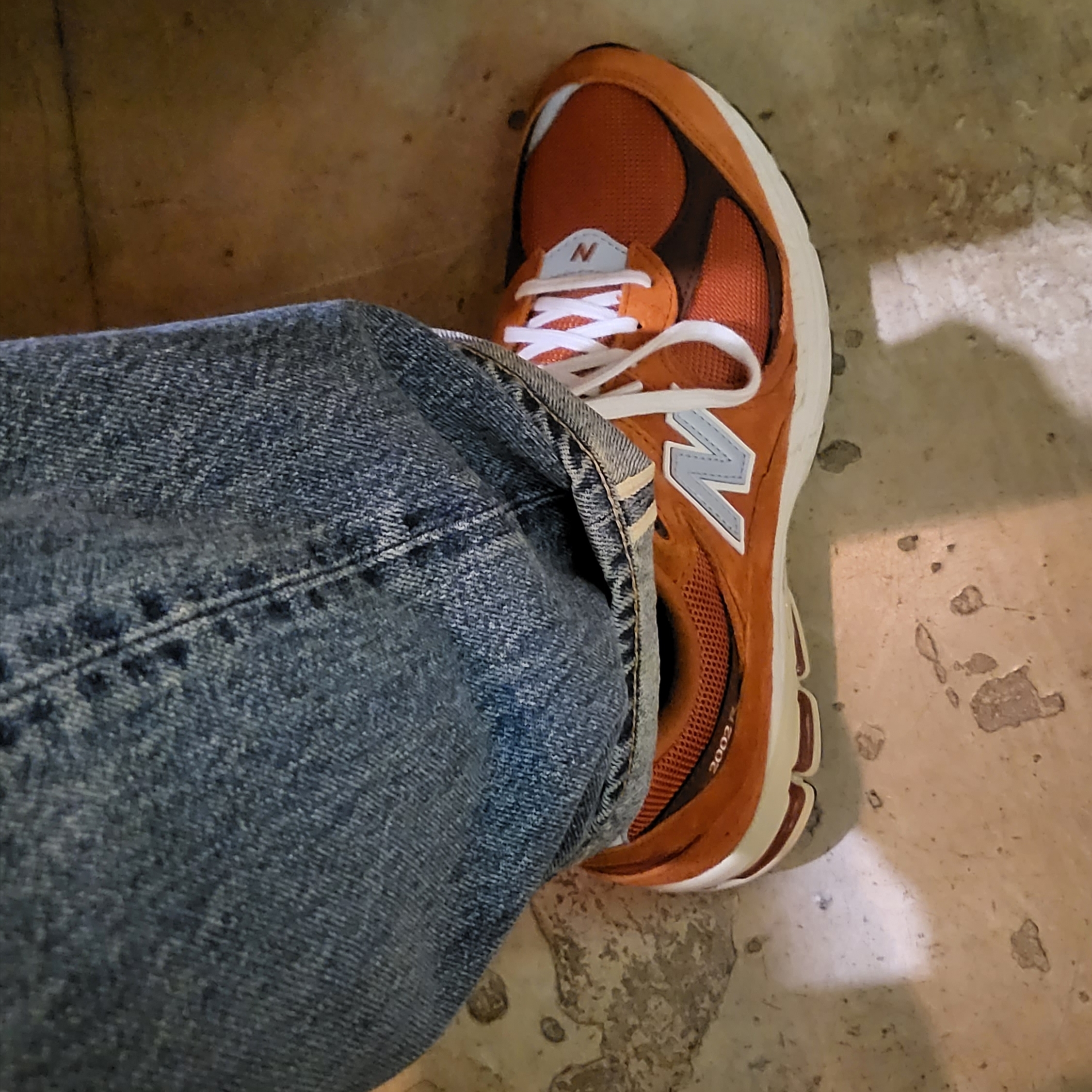 New Balance 2002R Rust Oxide 착용 스타일