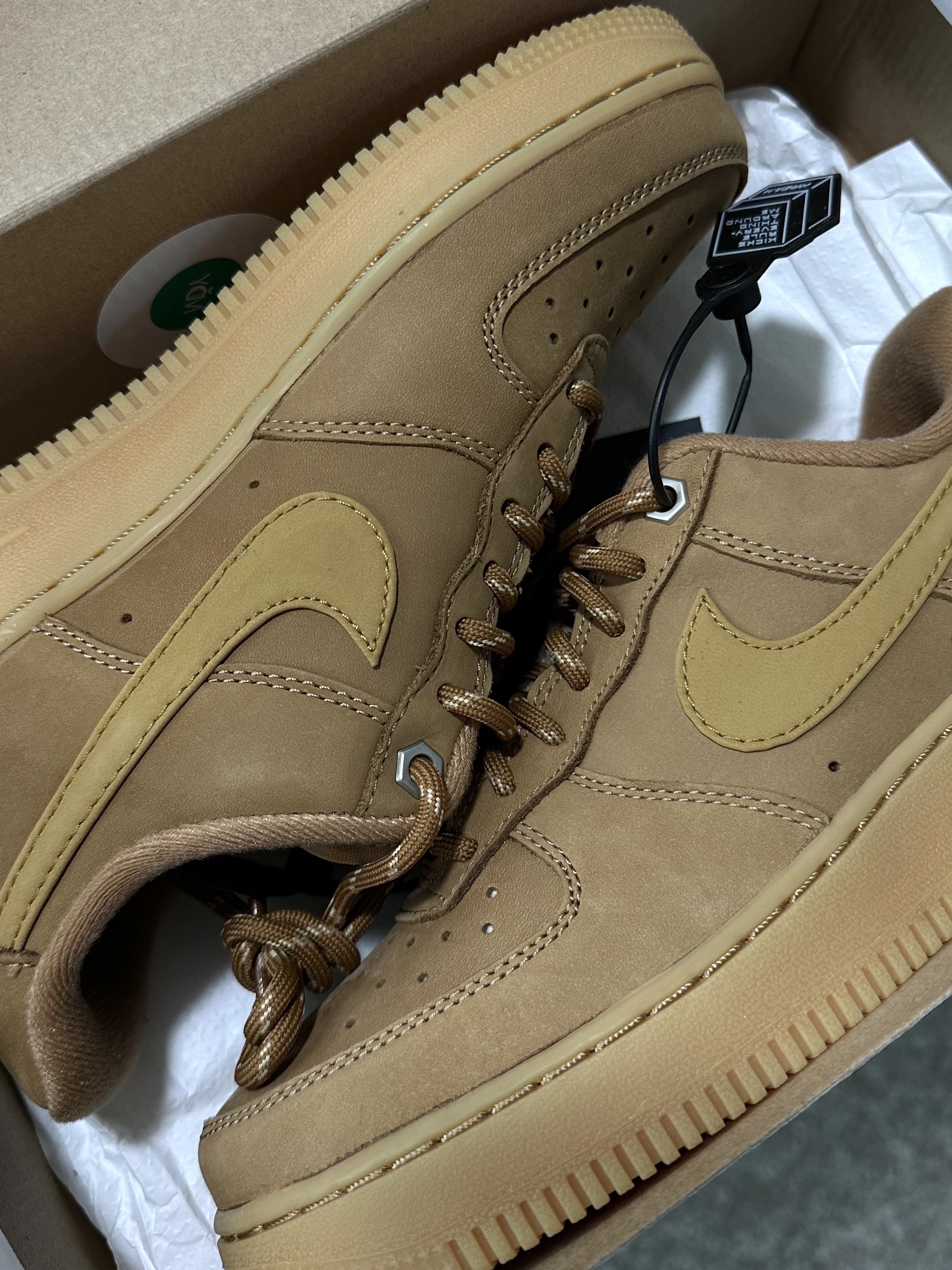 Nike Air Force 1 '07 WB Flax 착용 스타일