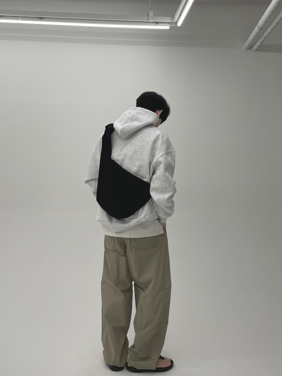 Oofos OOriginal Black 착용 스타일 - 3