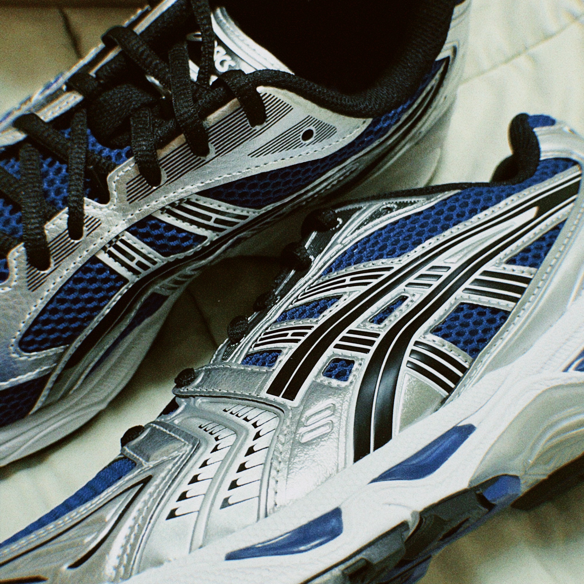 Asics Gel-Kayano 14 Monaco Blue Black 착용 스타일